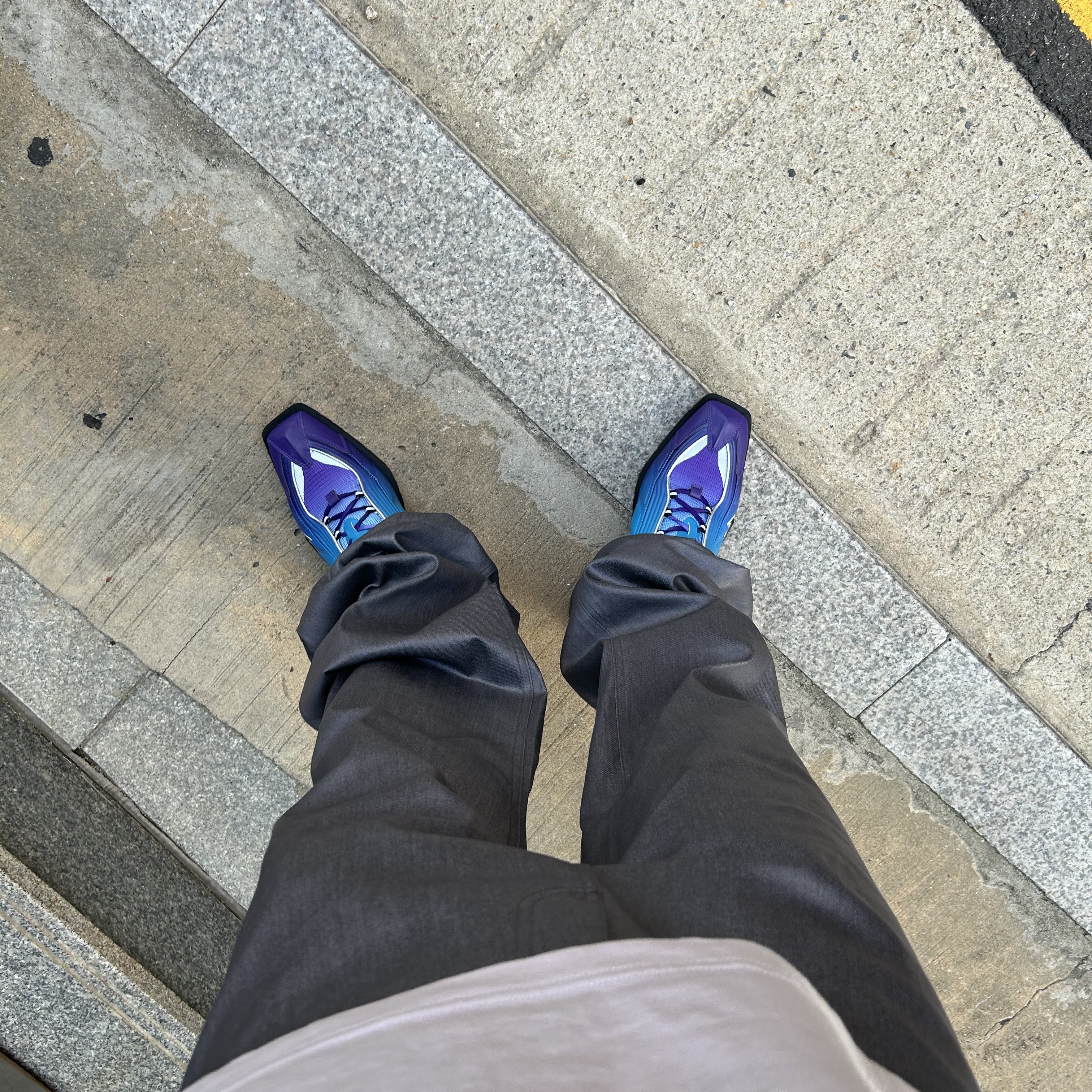 Nike x Martine Rose Shox MR4 Scuba Blue 착용 스타일 - 1