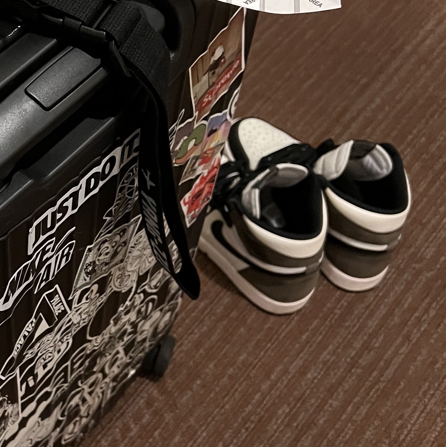Jordan 1 Retro High OG Black Mocha 착용 스타일