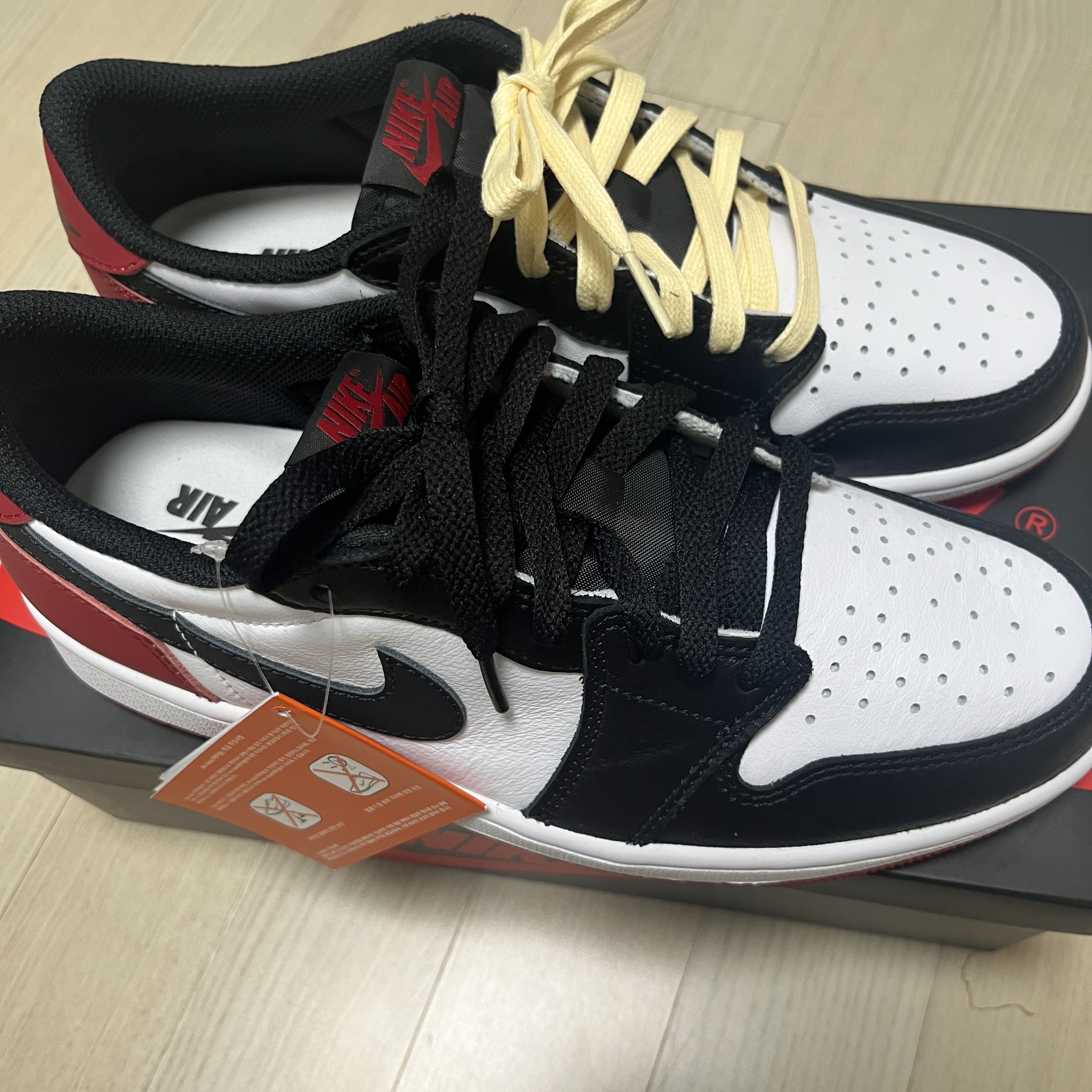 Jordan 1 Retro Low OG Black Toe 착용 스타일 - 2