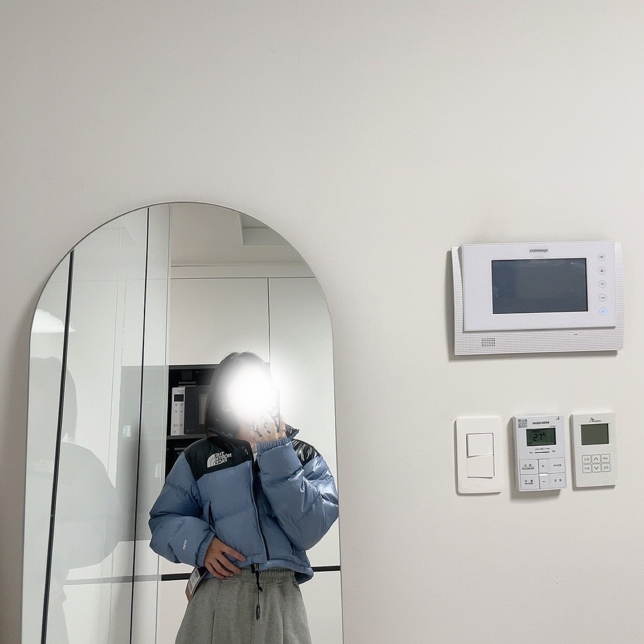 (W) The North Face Nuptse Short Jacket Folk Blue 착용 스타일