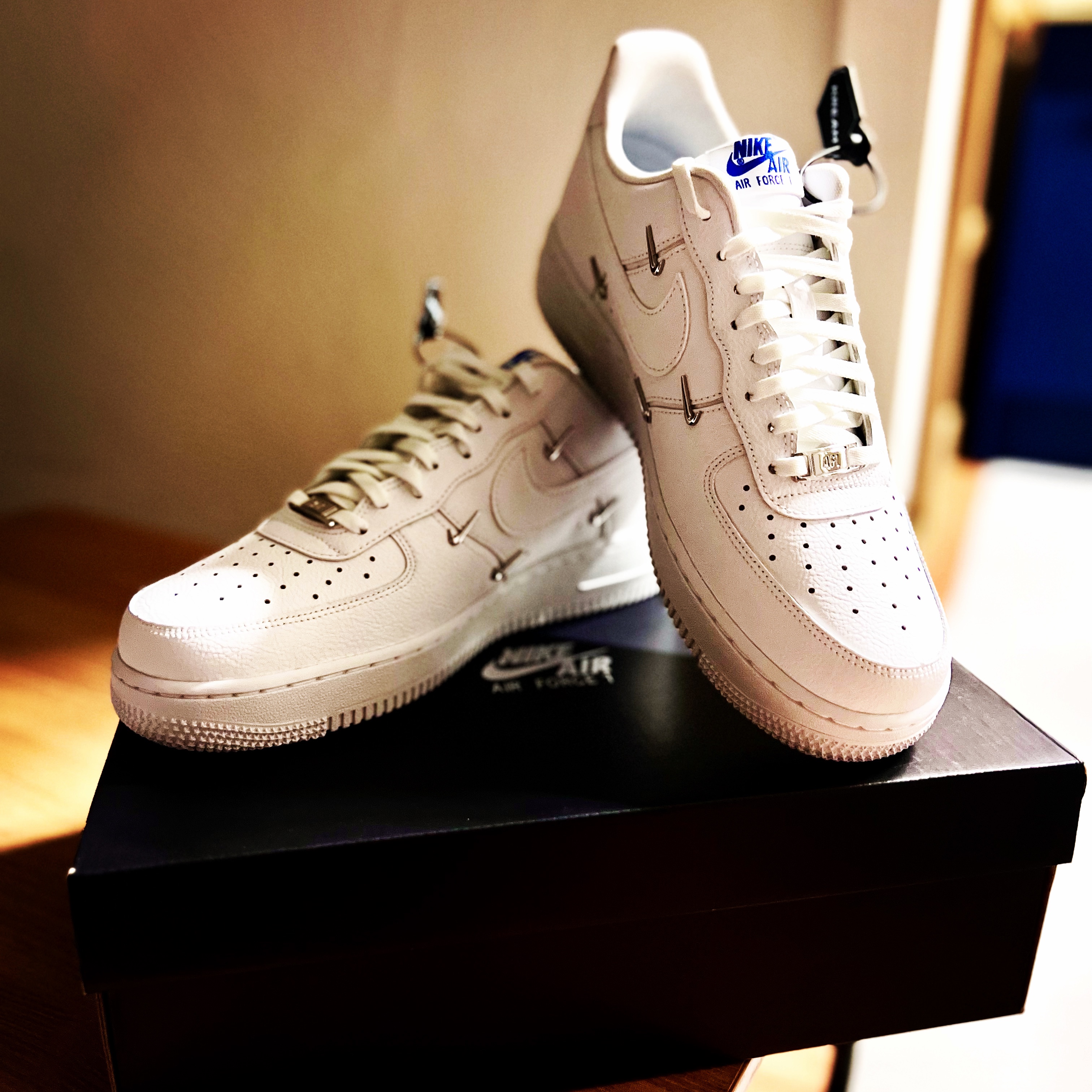 (W) Nike Air Force 1 Low '07 LX Chrome Luxe 착용 스타일 - 2