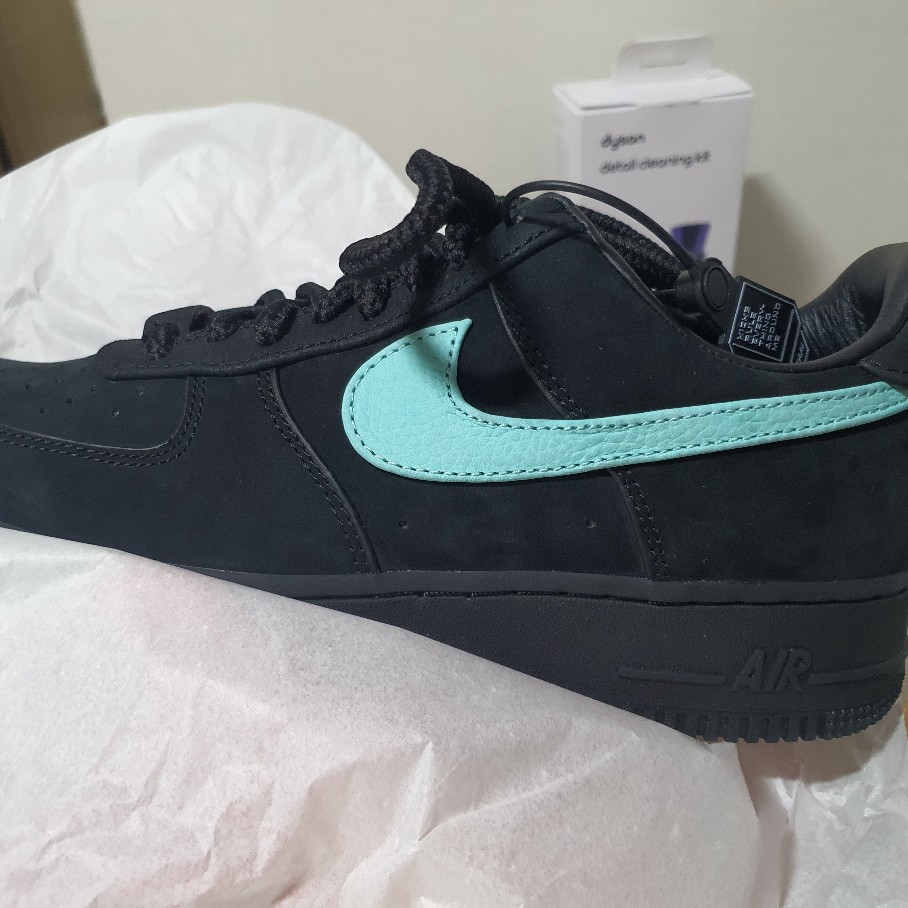 Nike x Tiffany & Co. Air Force 1 Low SP 1837 착용 스타일 - 3