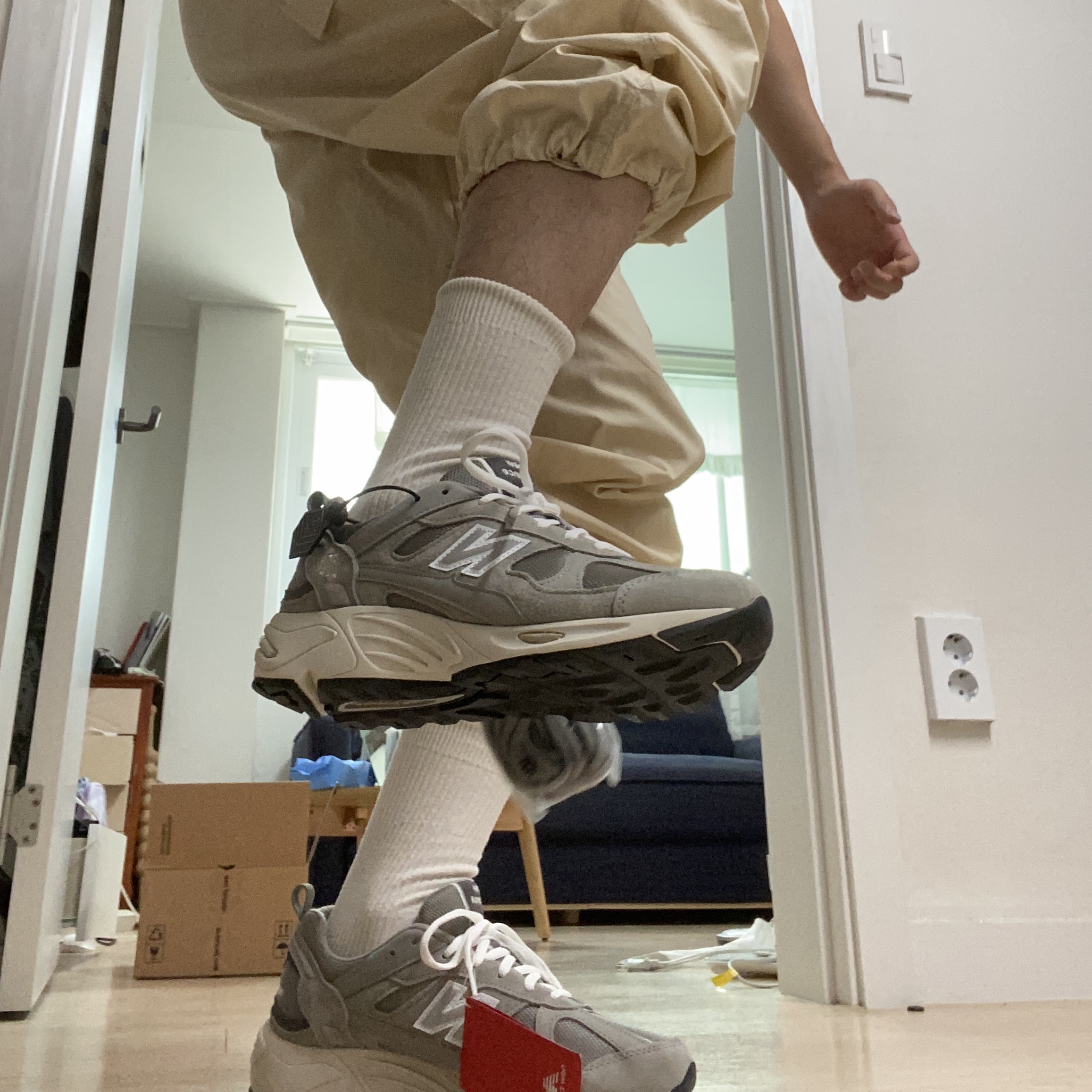 New Balance 878 Gray 착용 스타일