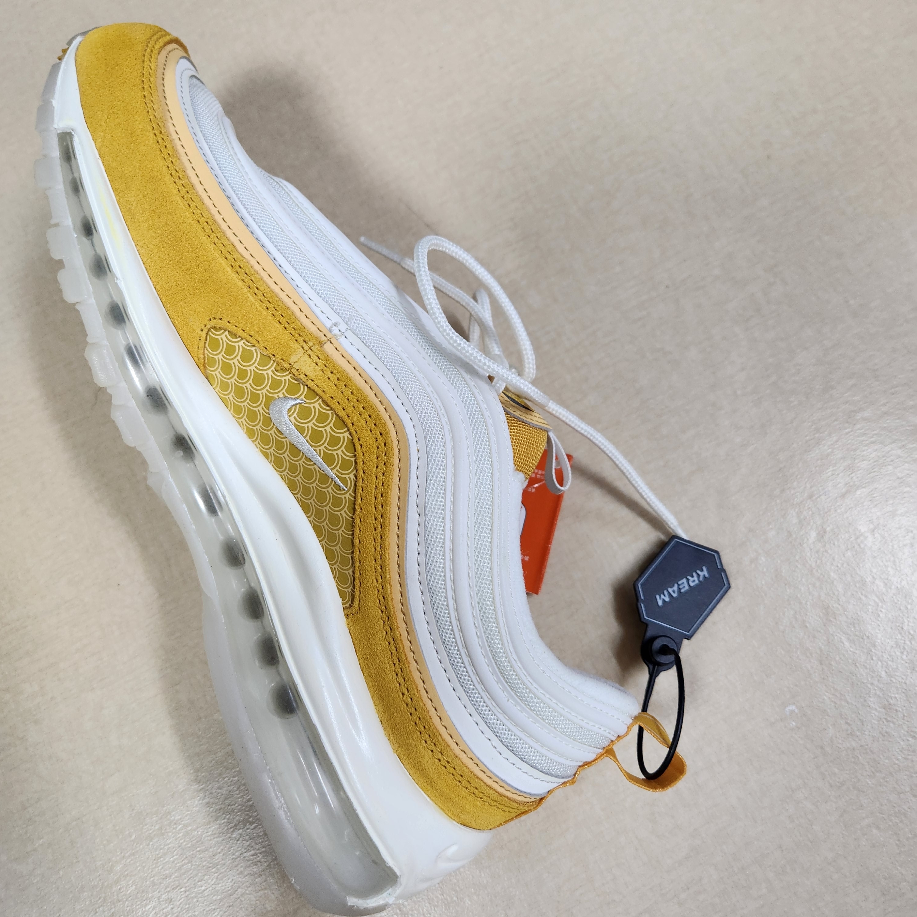 Nike Air Max 97 PRM Yellow Ochre 착용 스타일 - 2
