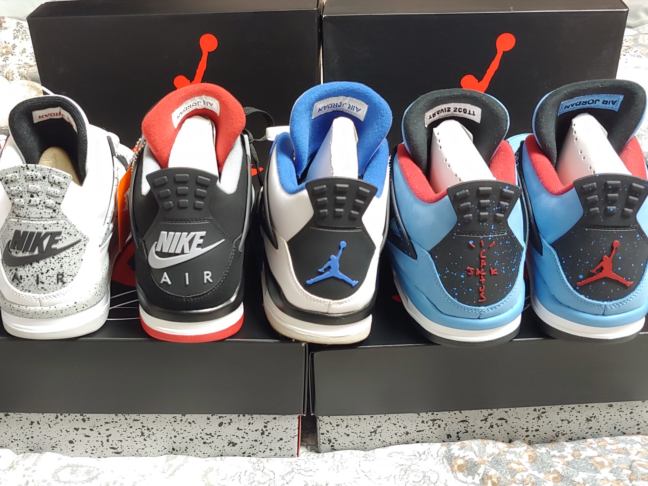 Jordan 4 x Travis Scott Retro Cactus Jack, Jordan 4 Retro Motorsports 2017 착용 스타일