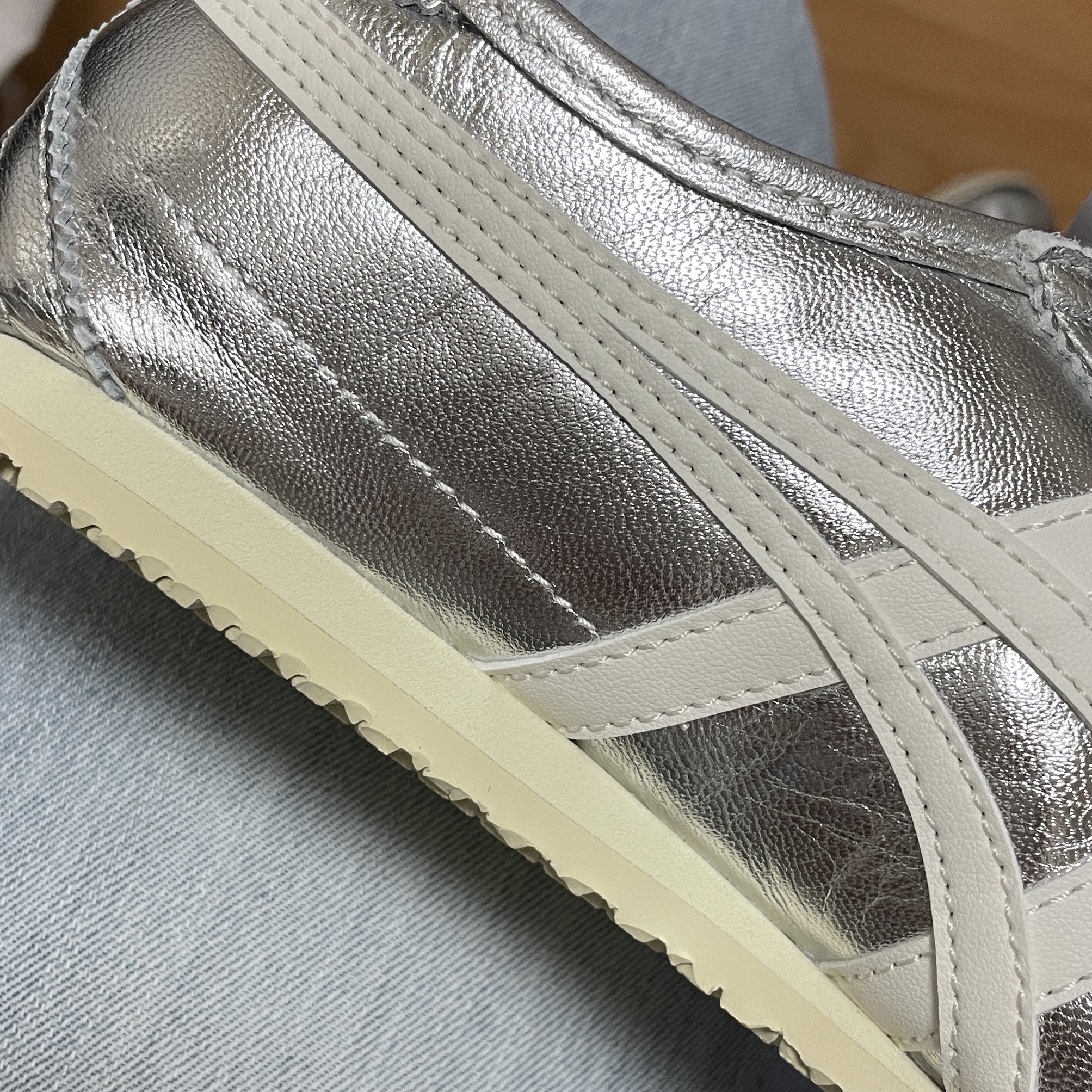 Onitsuka Tiger Mexico 66 White Silver 착용 스타일 - 1