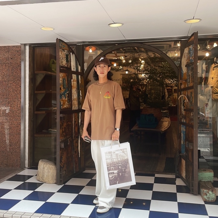 Palace Spectrum P3 T-Shirt Mocha - 23SS, Jordan 1 x Travis Scott Retro Low OG SP Sail and Ridgerock 착용 스타일 - 2