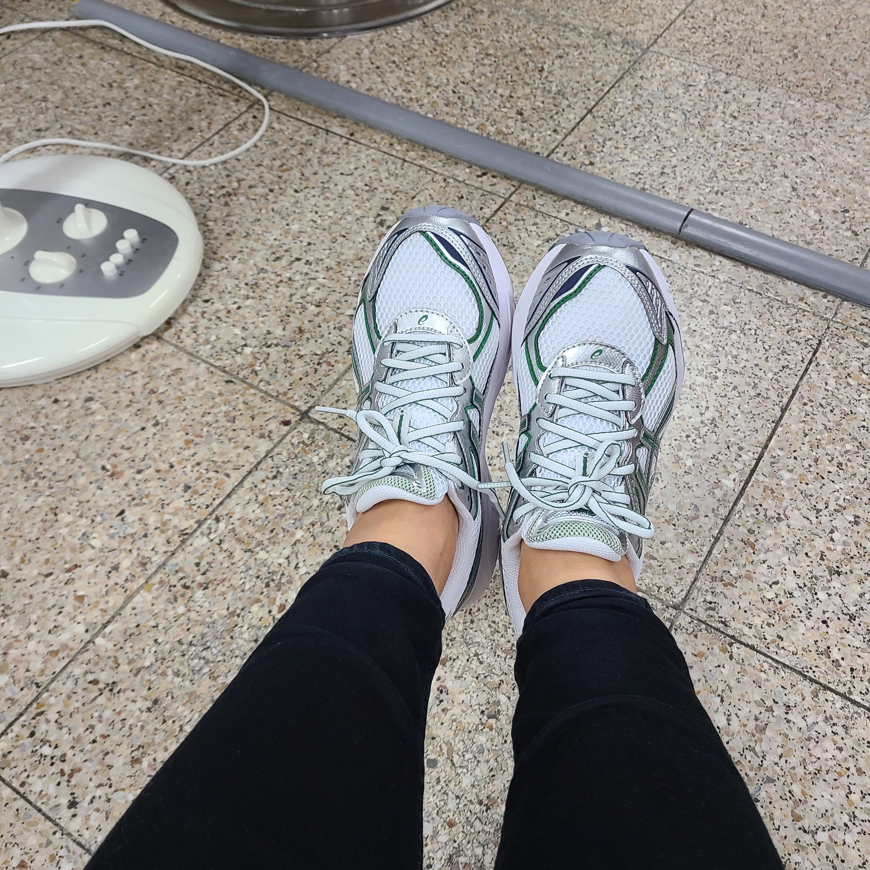 Asics GT-2160 White Shamrock Green 착용 스타일