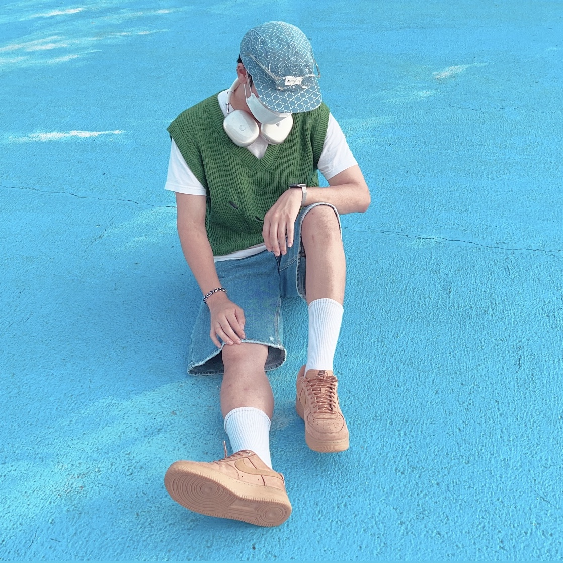 Nike Air Force 1 '07 WB Flax, Apple AirPods Max Lightning Silver (Korean Ver.) 착용 스타일 - 2