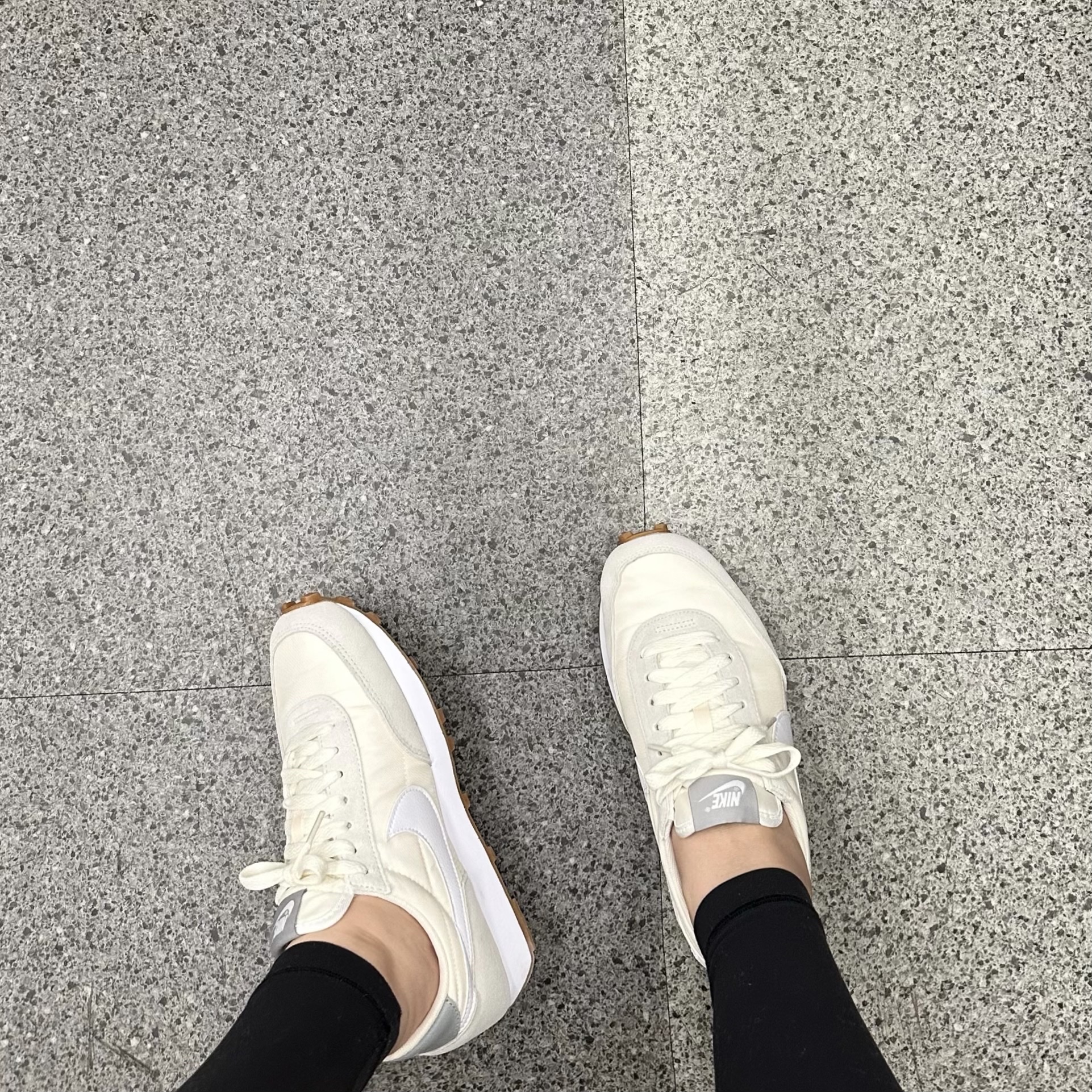 (W) Nike Daybreak Summit White 착용 스타일