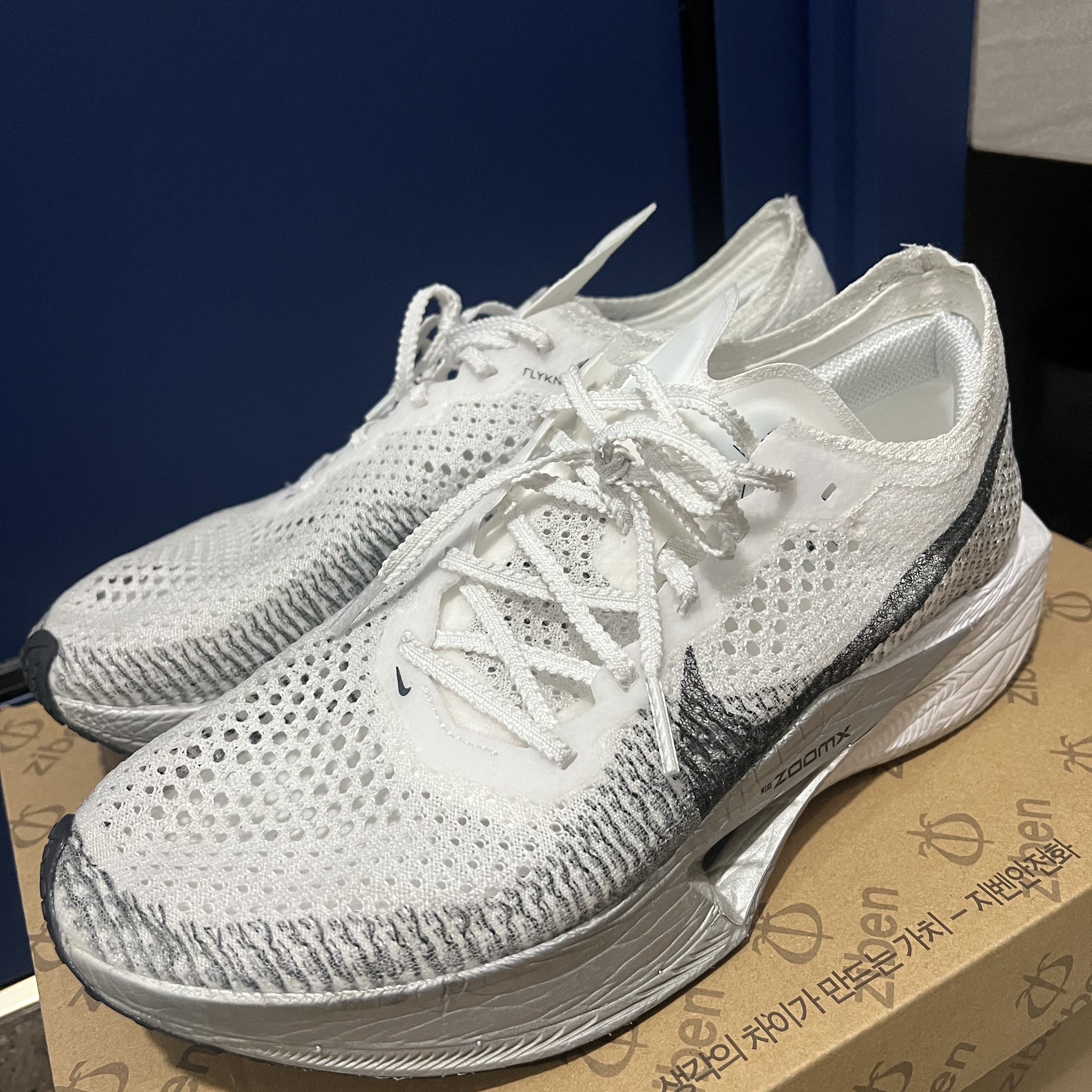 Nike ZoomX Vaporfly Next% 3 White Grey 착용 스타일
