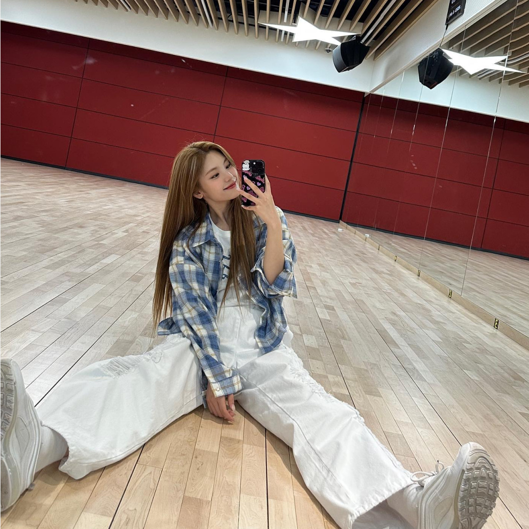 Nike Air Max 97 Triple White Wolf Grey 착용 스타일 - 3