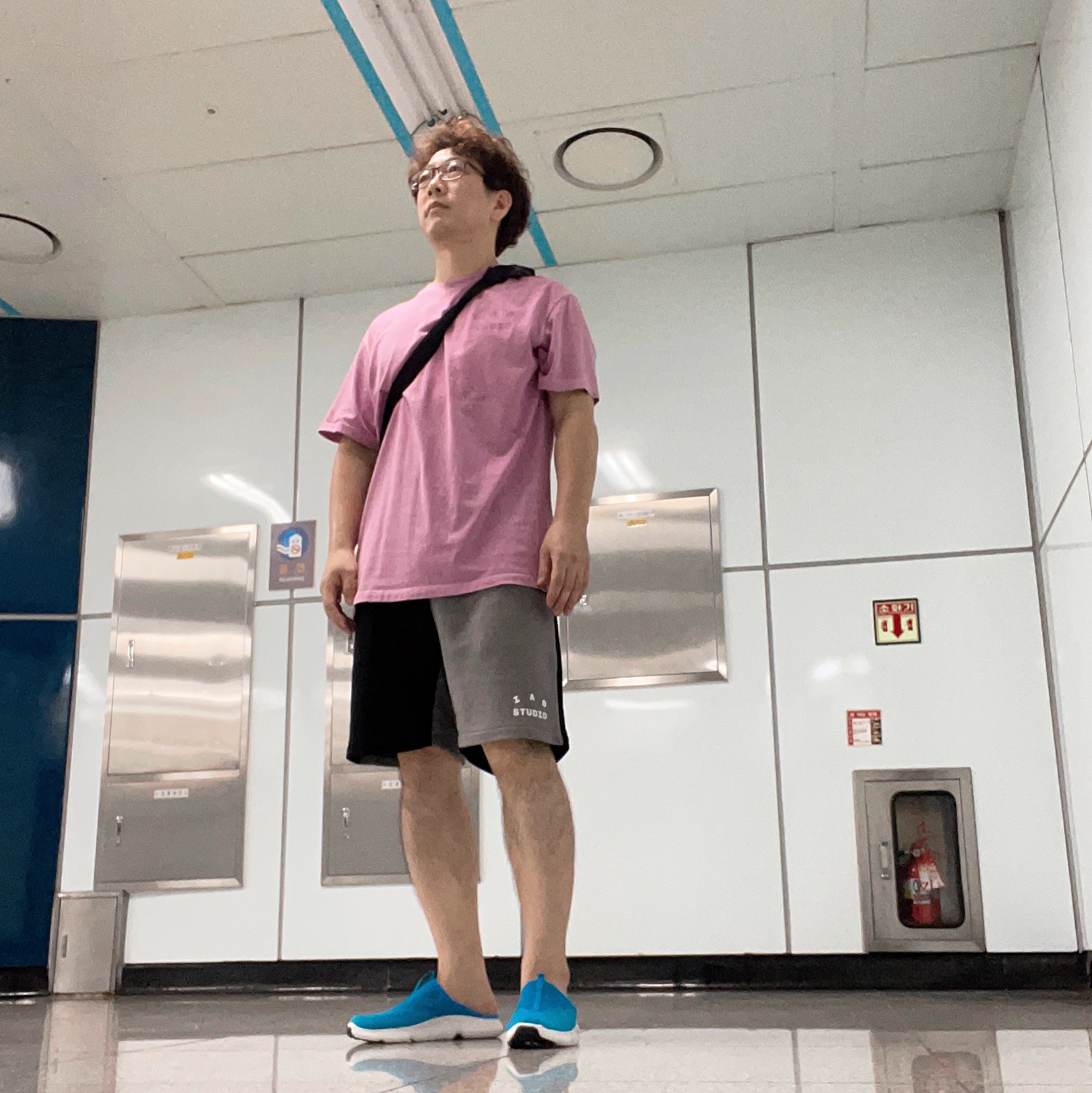 IAB Studio Pigment T-Shirt Magenta, IAB Studio x Niniz Shorts 착용 스타일