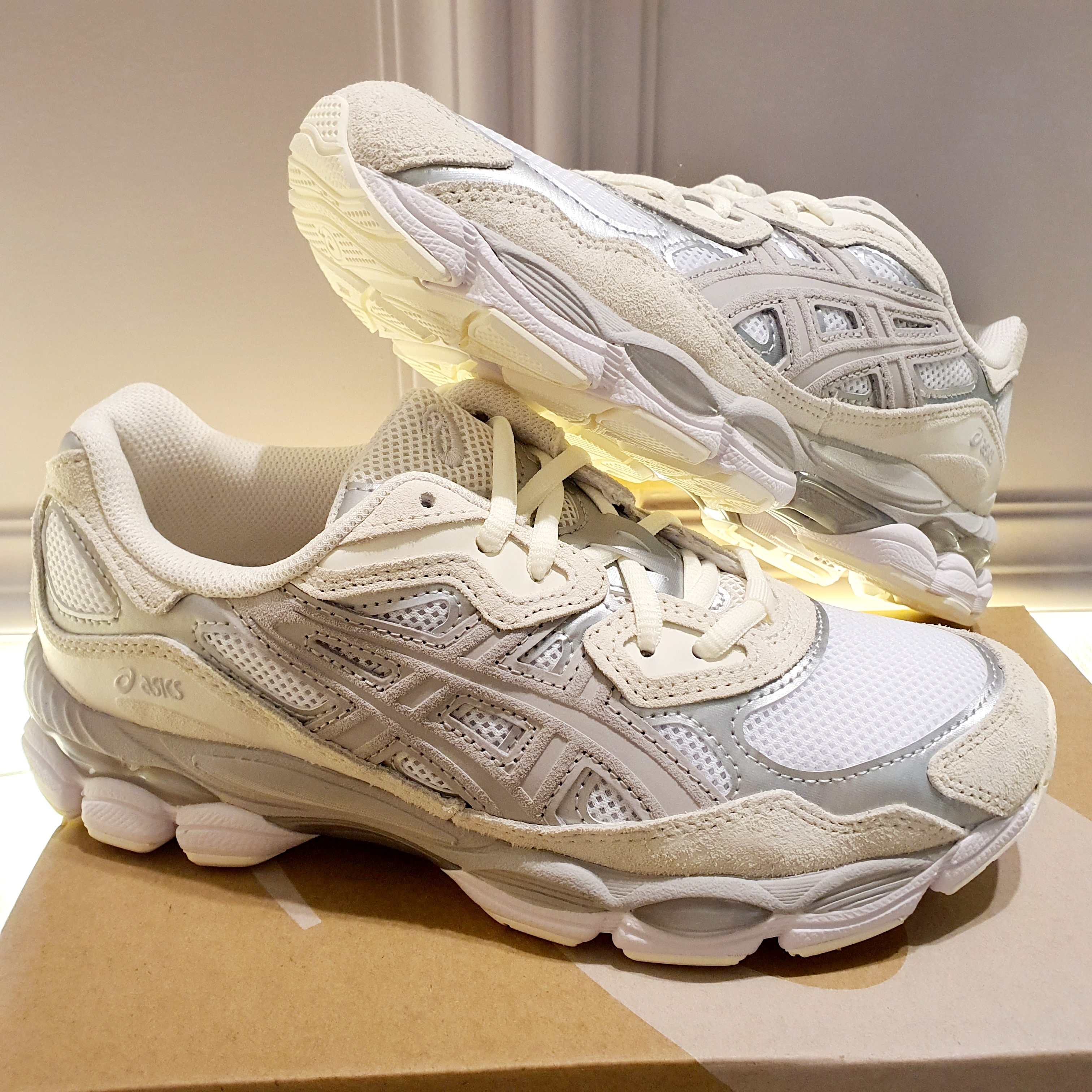 Asics Gel-NYC White Oyster Grey 착용 스타일