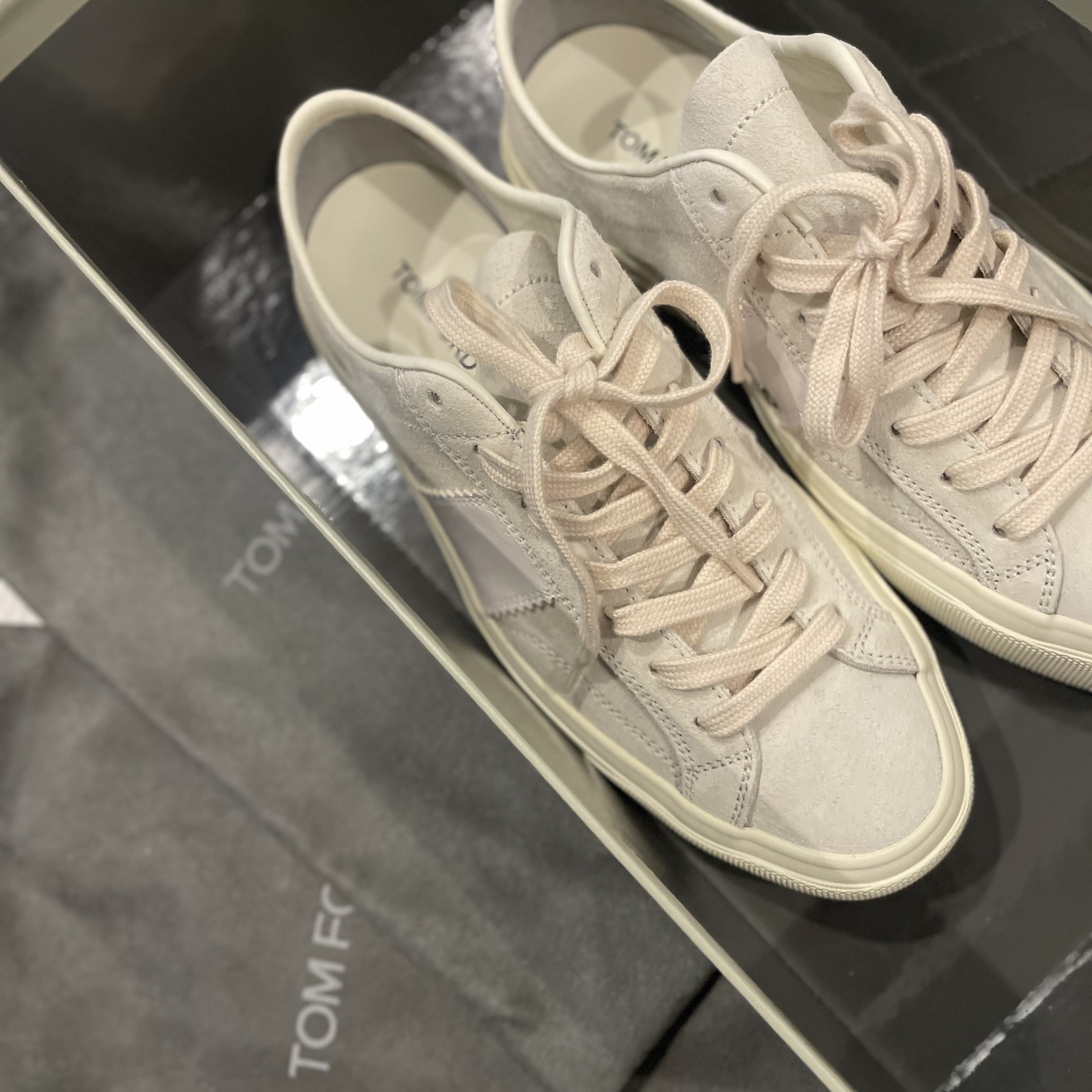 Tom Ford Cambridge Lace Up Sneakers Marmo 착용 스타일