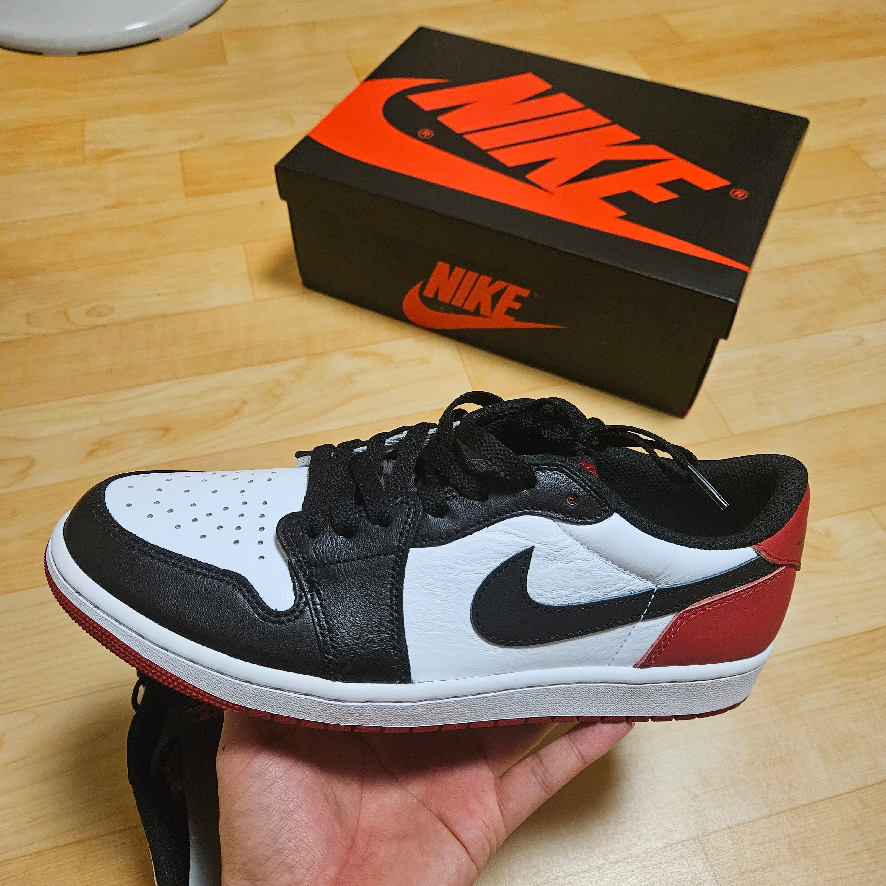 Jordan 1 Retro Low OG Black Toe 착용 스타일 - 1