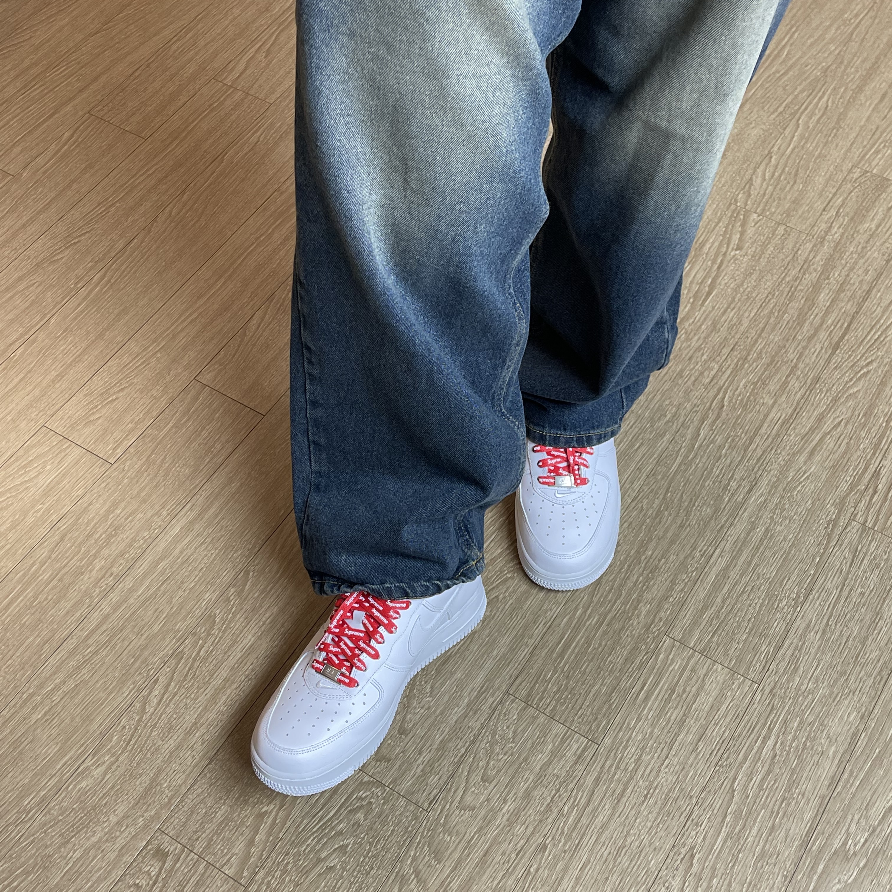 Nike x Supreme Air Force 1 Low White, Supreme Ebbets S Logo Fitted 6-Panel Black - 23SS 착용 스타일 - 1
