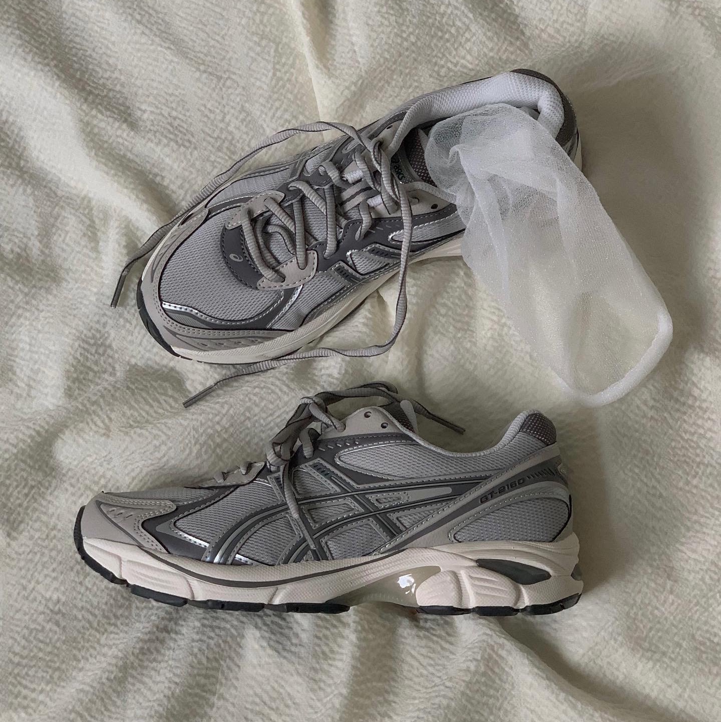 Asics GT-2160 Oyster Grey Carbon 착용 스타일 - 4