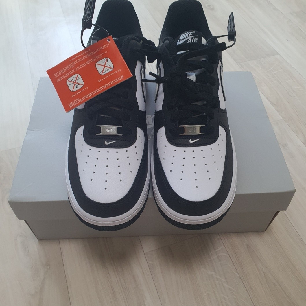 Nike Air Force 1 '07 Black White 착용 스타일 - 2