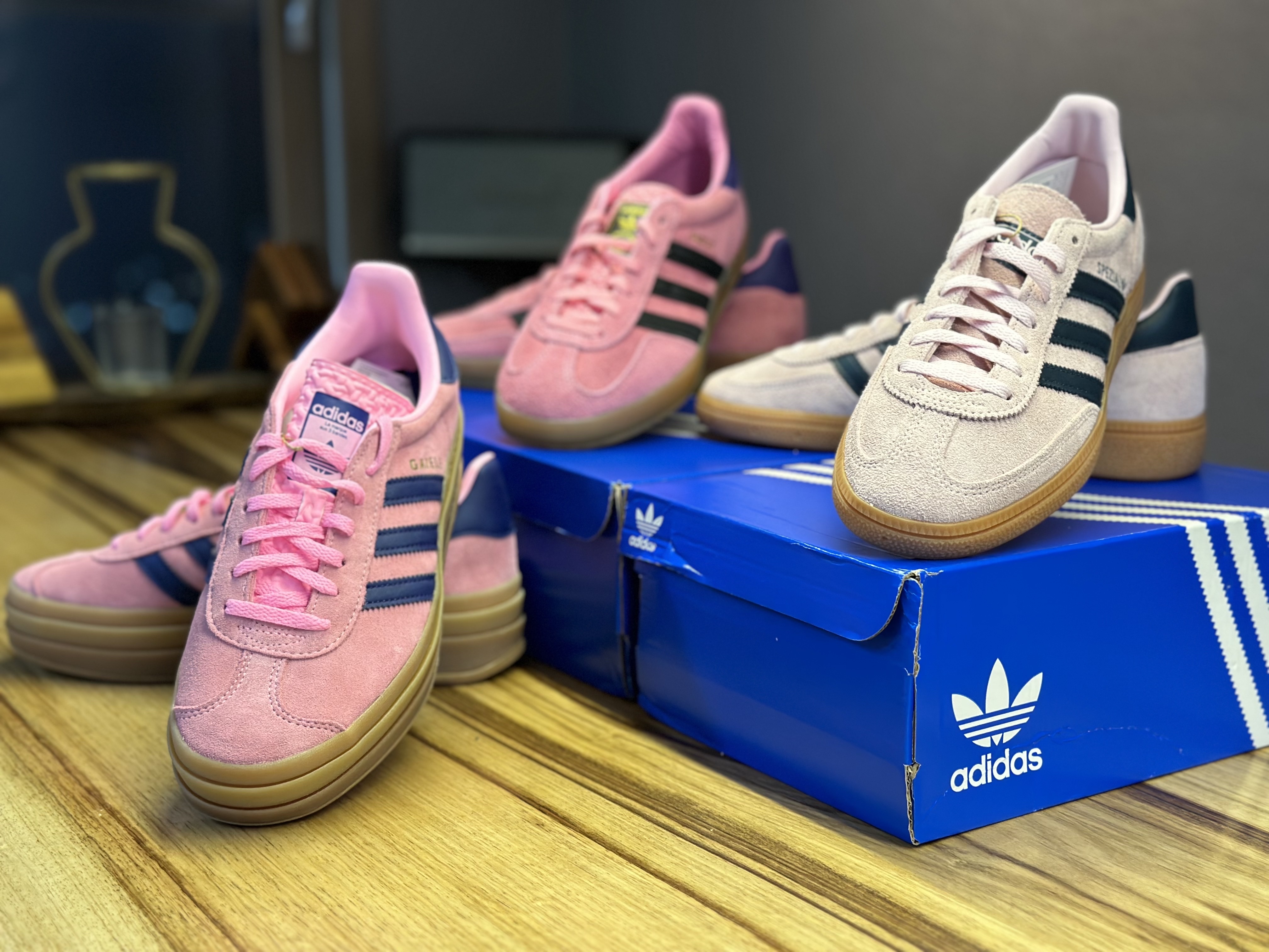 (W) Adidas Spezial Handball Clear Pink, (W) Adidas Gazelle Bold Pink Glow Victory Blue 착용 스타일 - 4