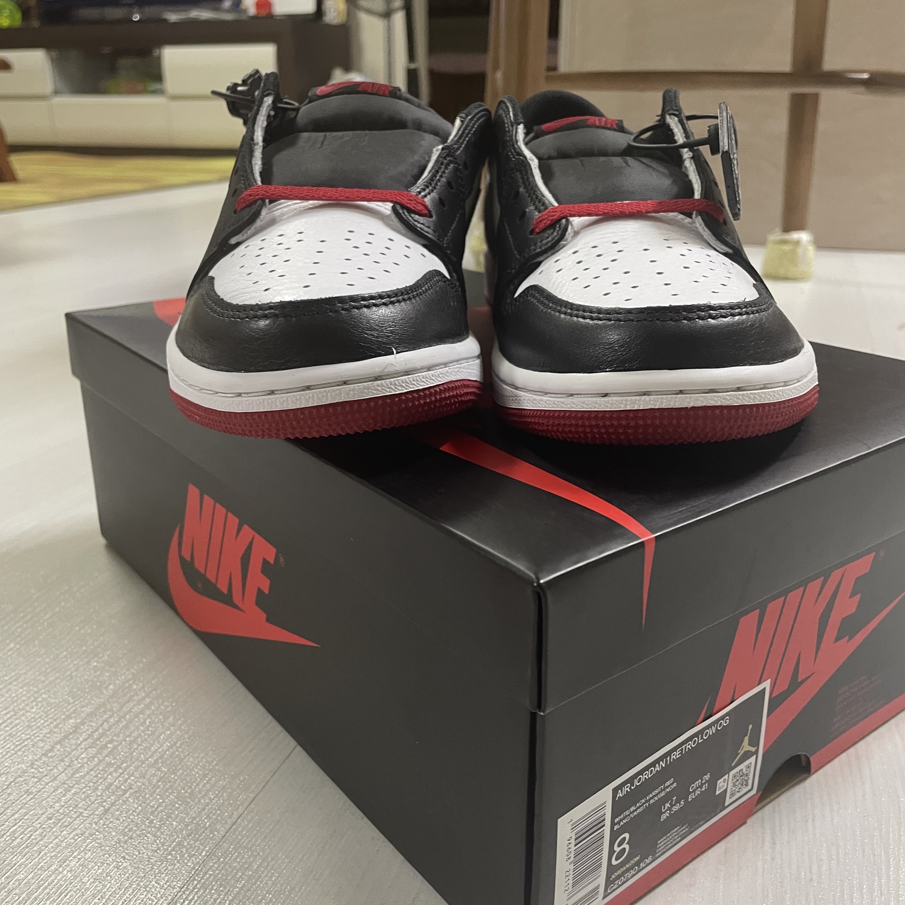Jordan 1 Retro Low OG Black Toe 착용 스타일 - 1