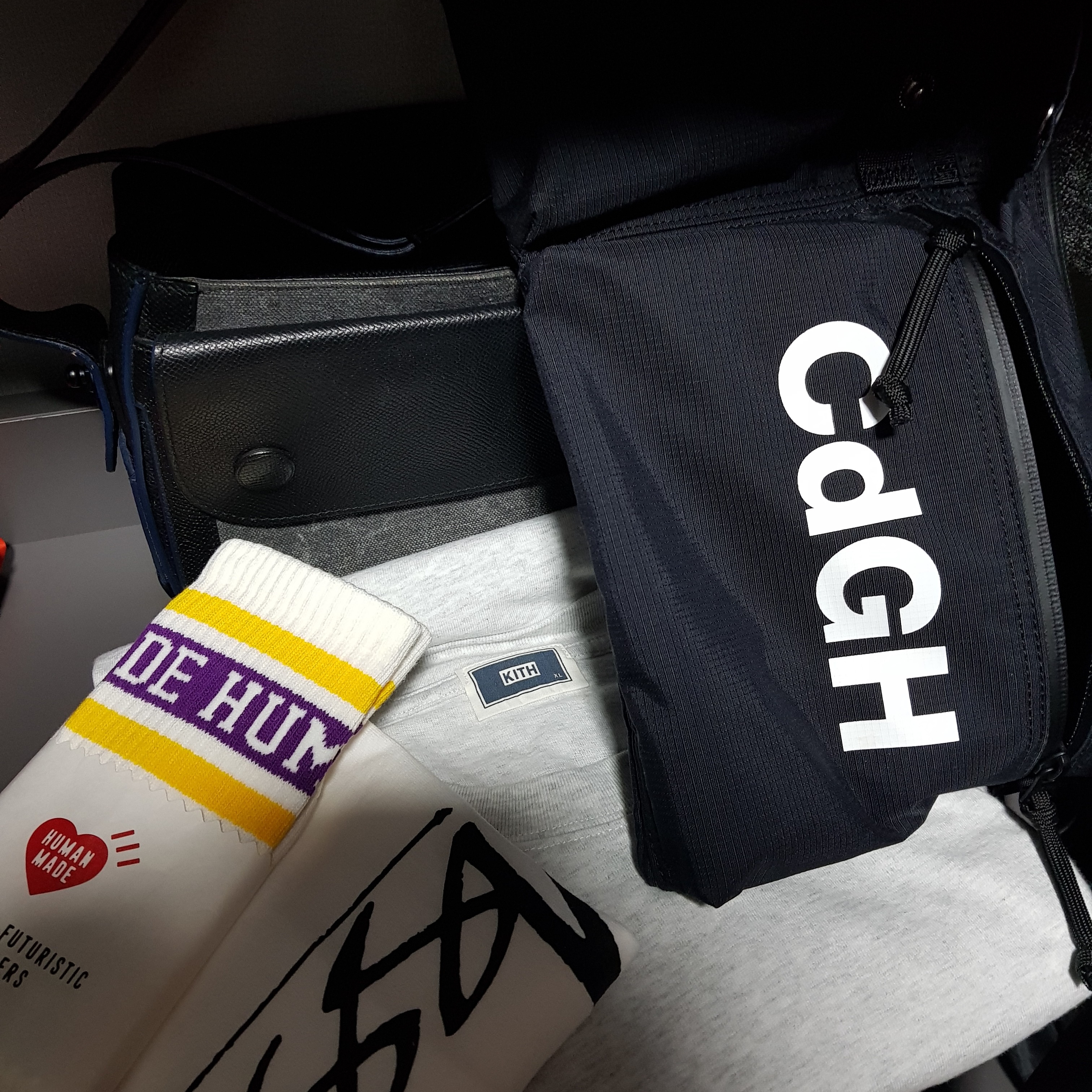 Human Made Skater Socks Yellow, Stussy Tribe Stack T-Shirt White 착용 스타일