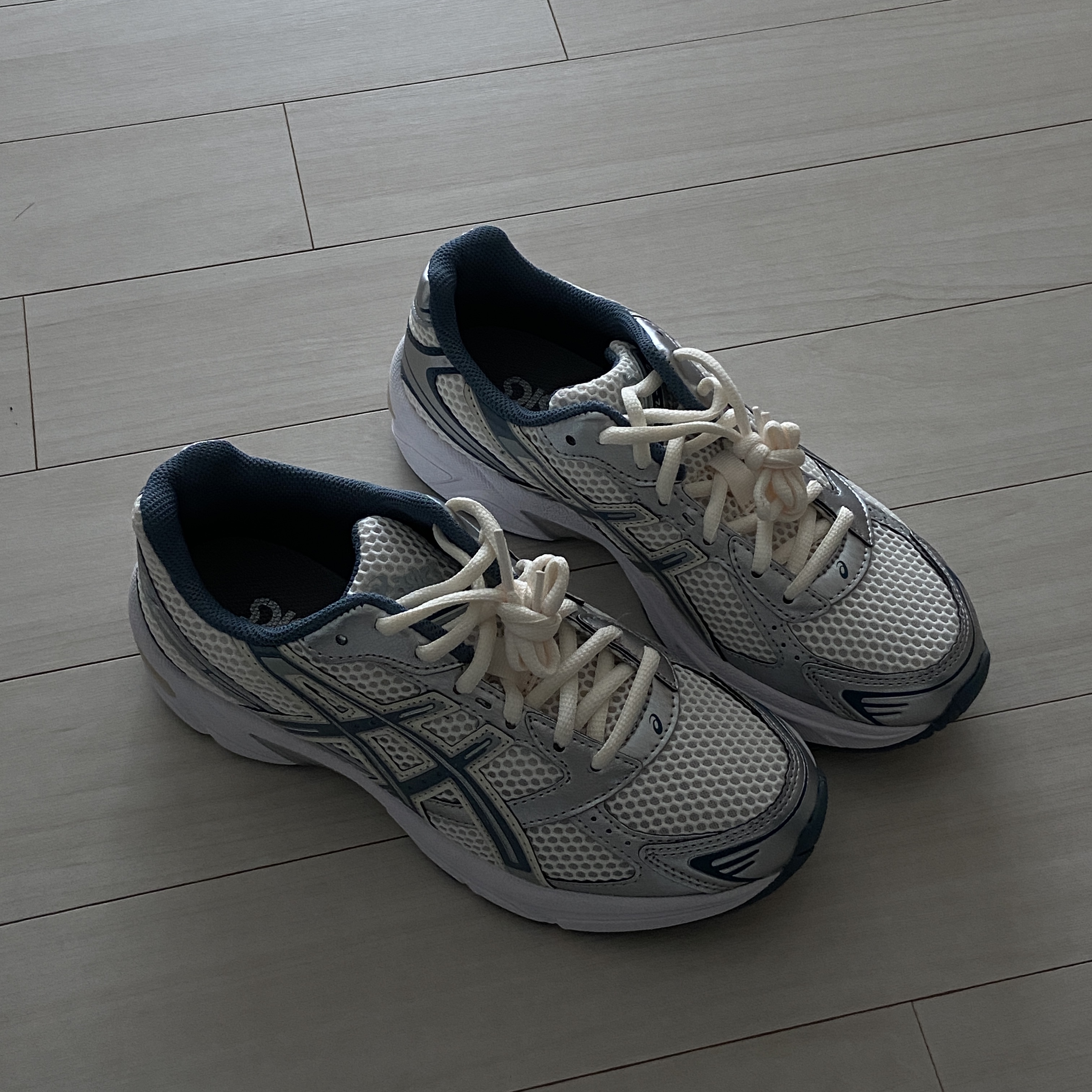 Asics Gel-1130 Cream Ironclad 착용 스타일