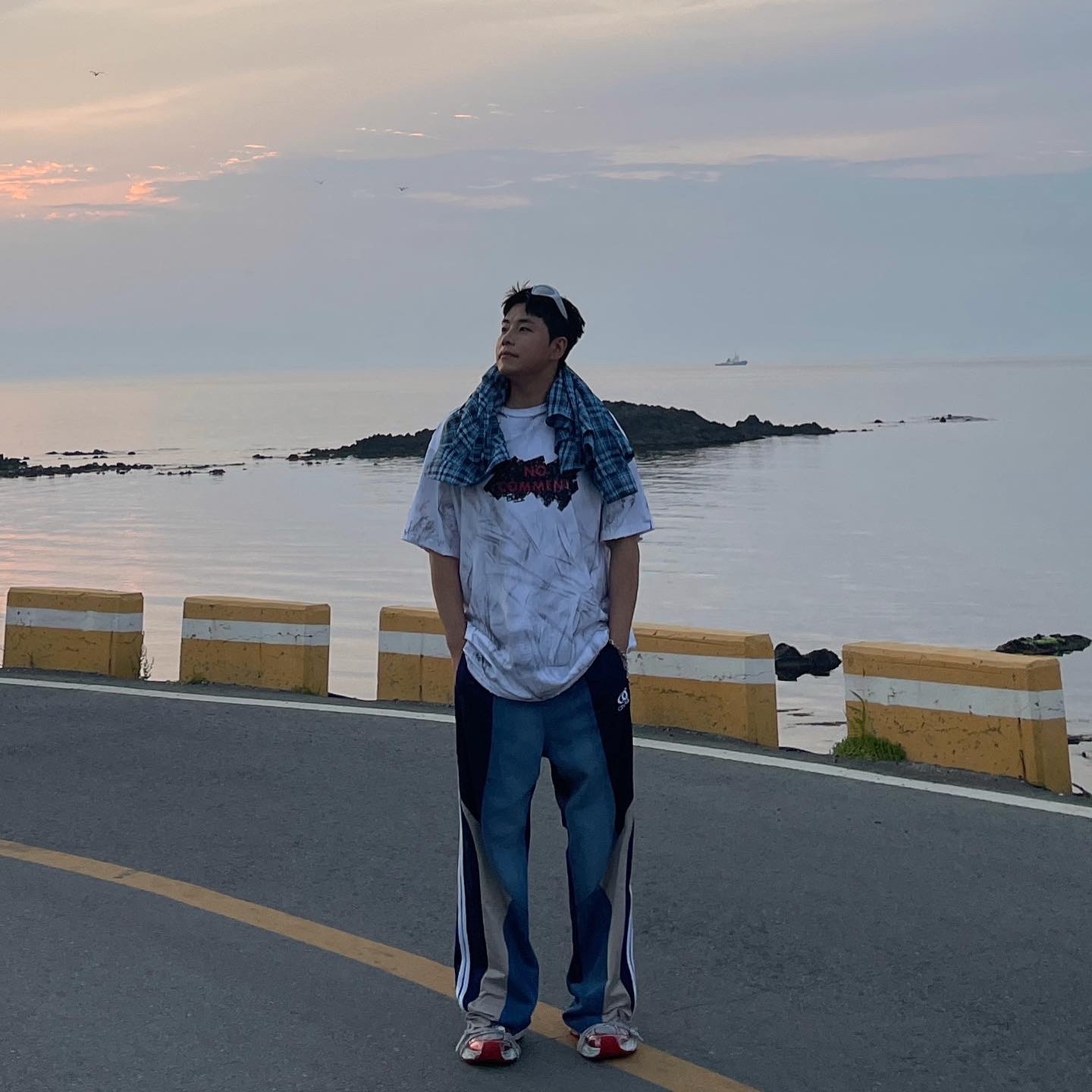 [KREAM 단독] Civision by CSC Hybrid Track Pants Navy 착용 스타일 - 2