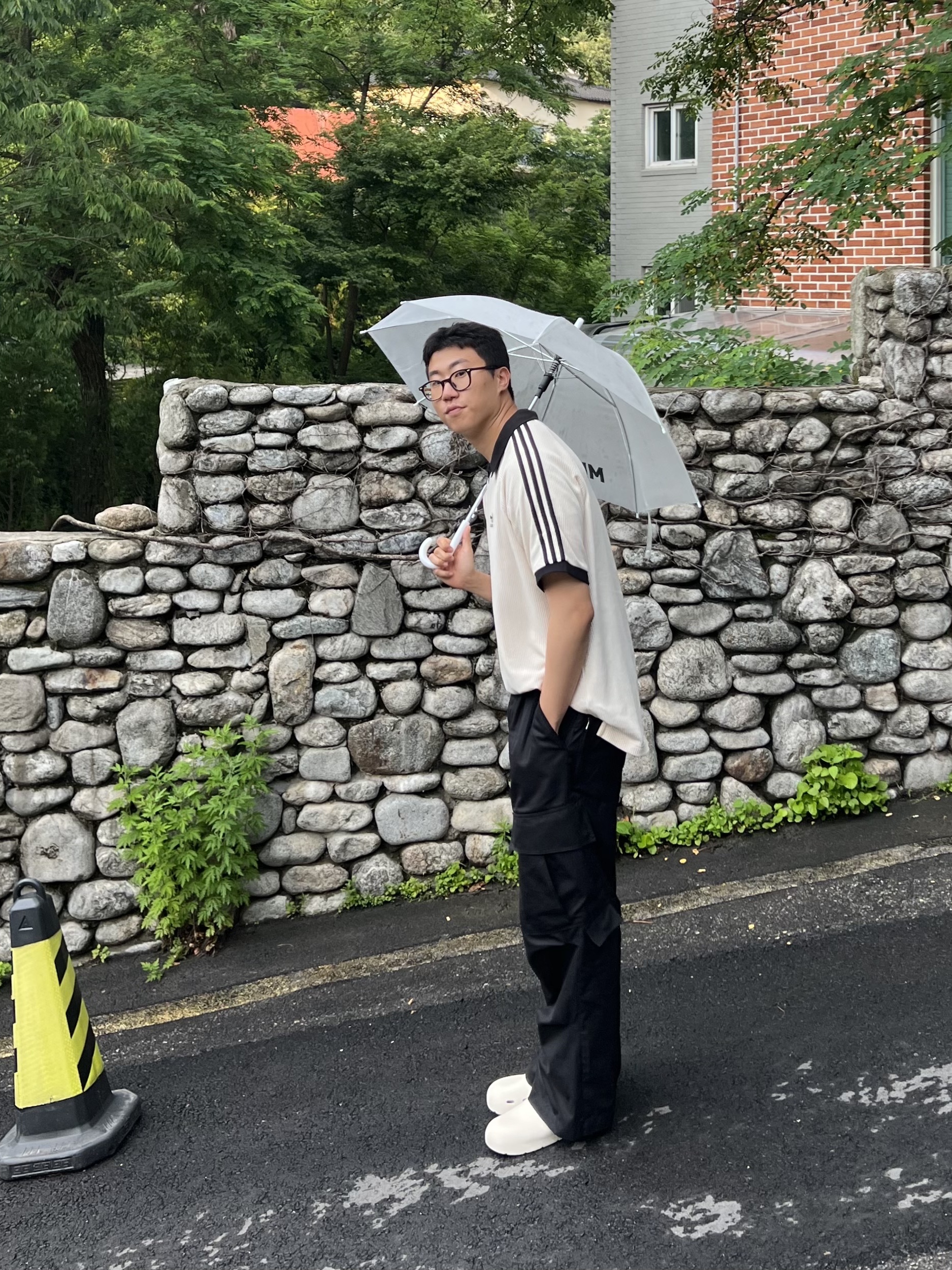Crocs Echo Marbled Clog Bone Multi, Adidas Adicolor Classics Waffle Polo Shirt Wonder White - US Sizing 착용 스타일 - 2
