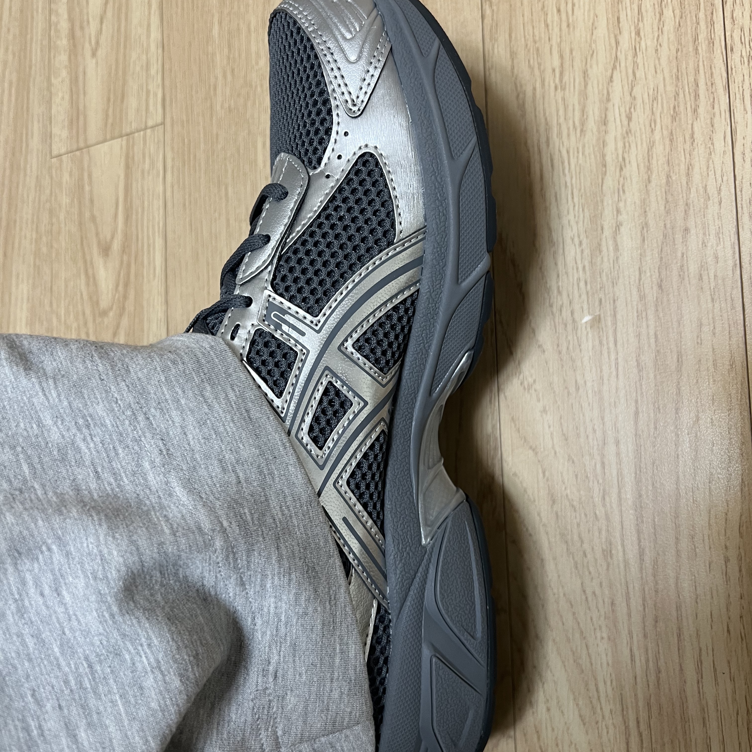 Asics Gel-1130 Steel Grey Pure Silver 착용 스타일 - 3