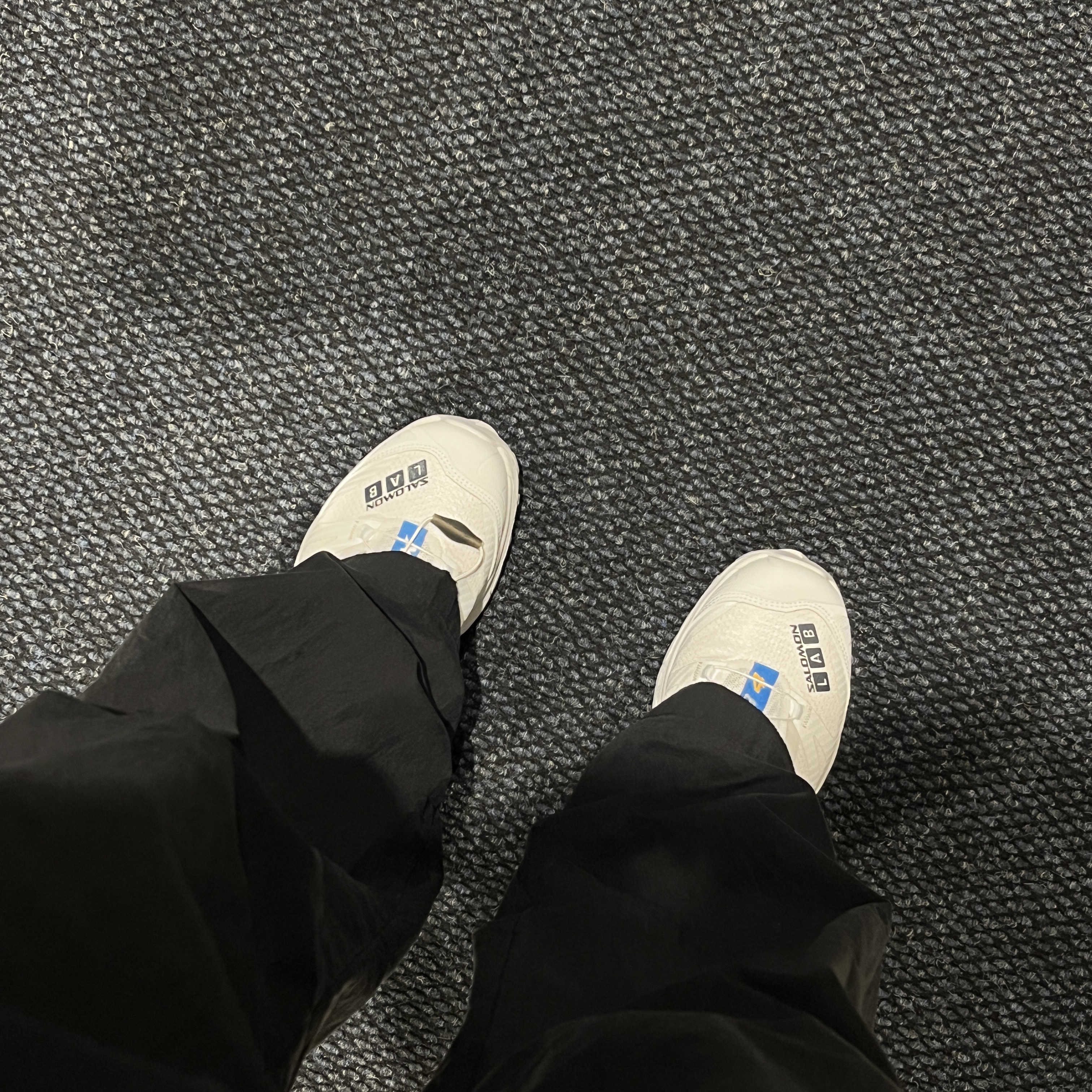 Salomon XT-4 White Lunar Rock 착용 스타일