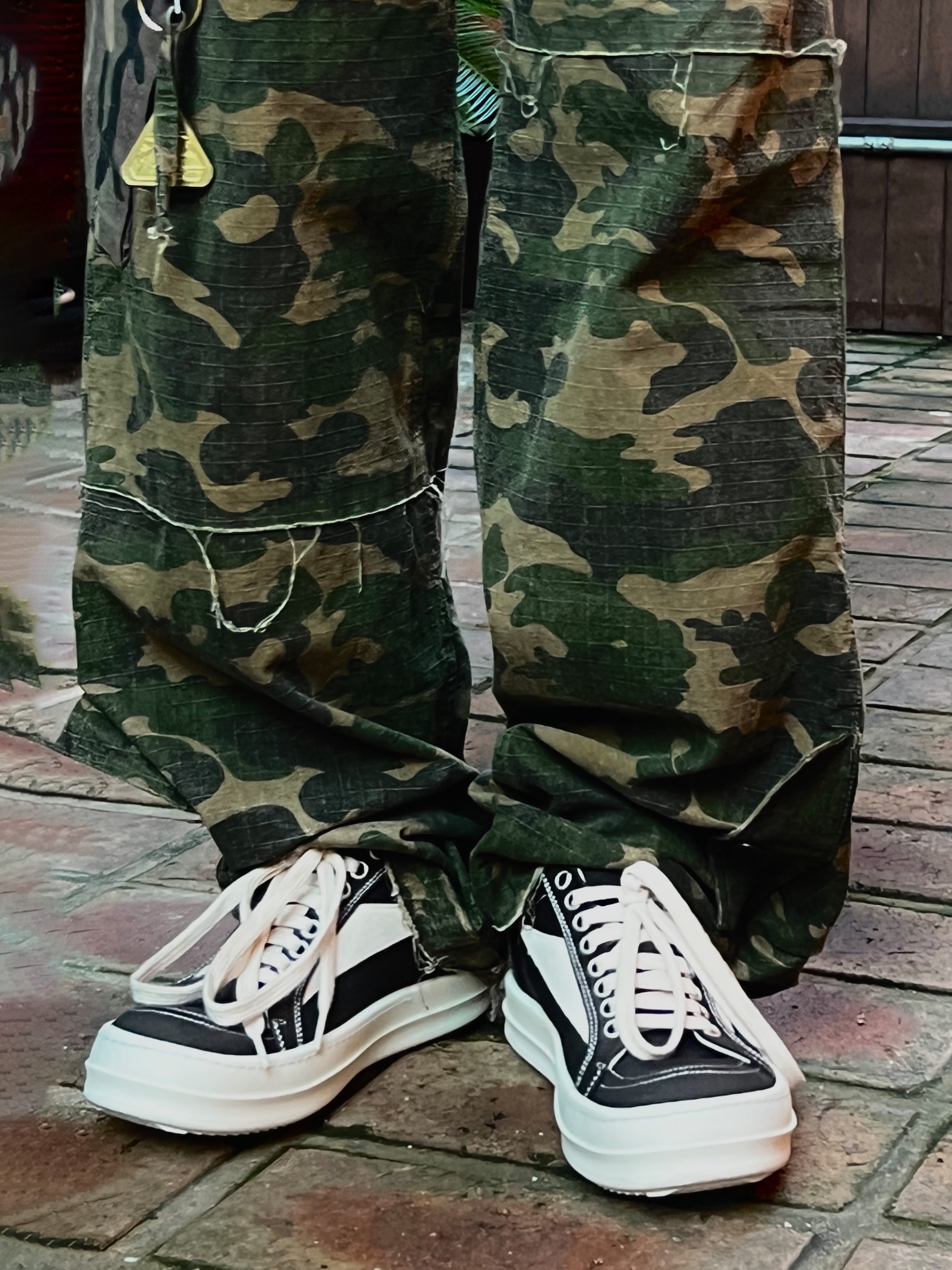 (W) Rick Owens Drkshdw Suede Vintage Sneakers Dark Dust, Rick Owens Drkshdw Suede Vintage Sneakers Dark Dust Pearl Milk White 착용 스타일 - 3