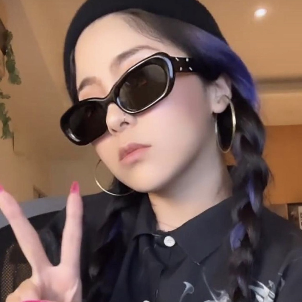 Gentle Monster x Maison Margiela MM004 Black Black 착용 스타일 - 2