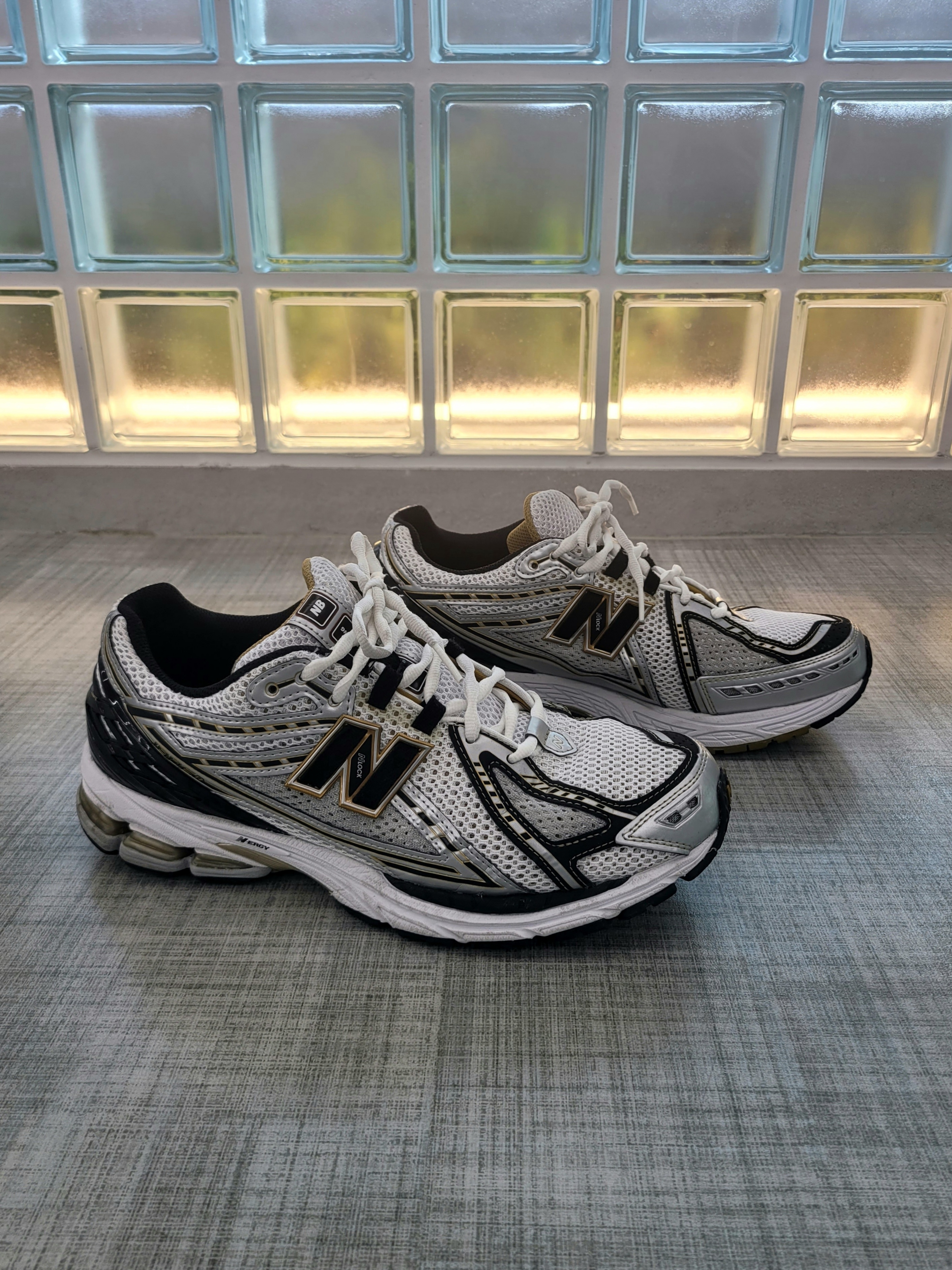 New Balance 1906R White Gold 착용 스타일