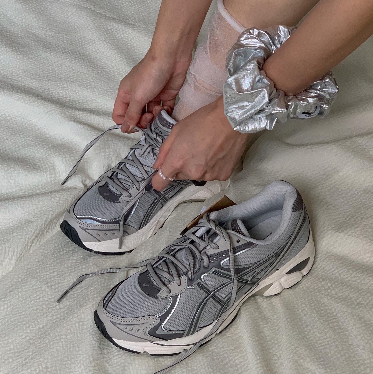 Asics GT-2160 Oyster Grey Carbon 착용 스타일 - 2