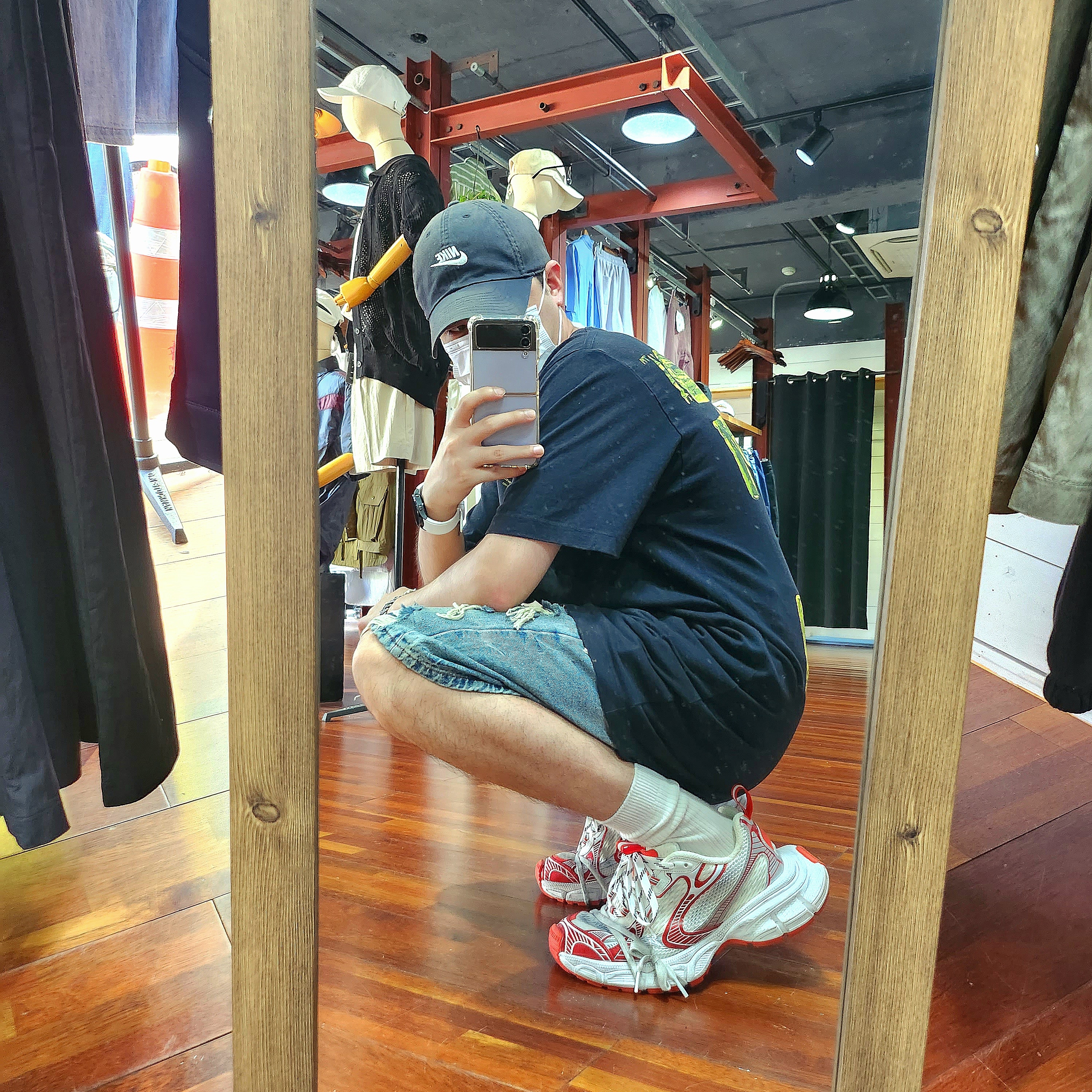Nike Heritage 86 Futura Washed Cap Black White, Balenciaga 3XL Sneakers White Red 착용 스타일 - 2