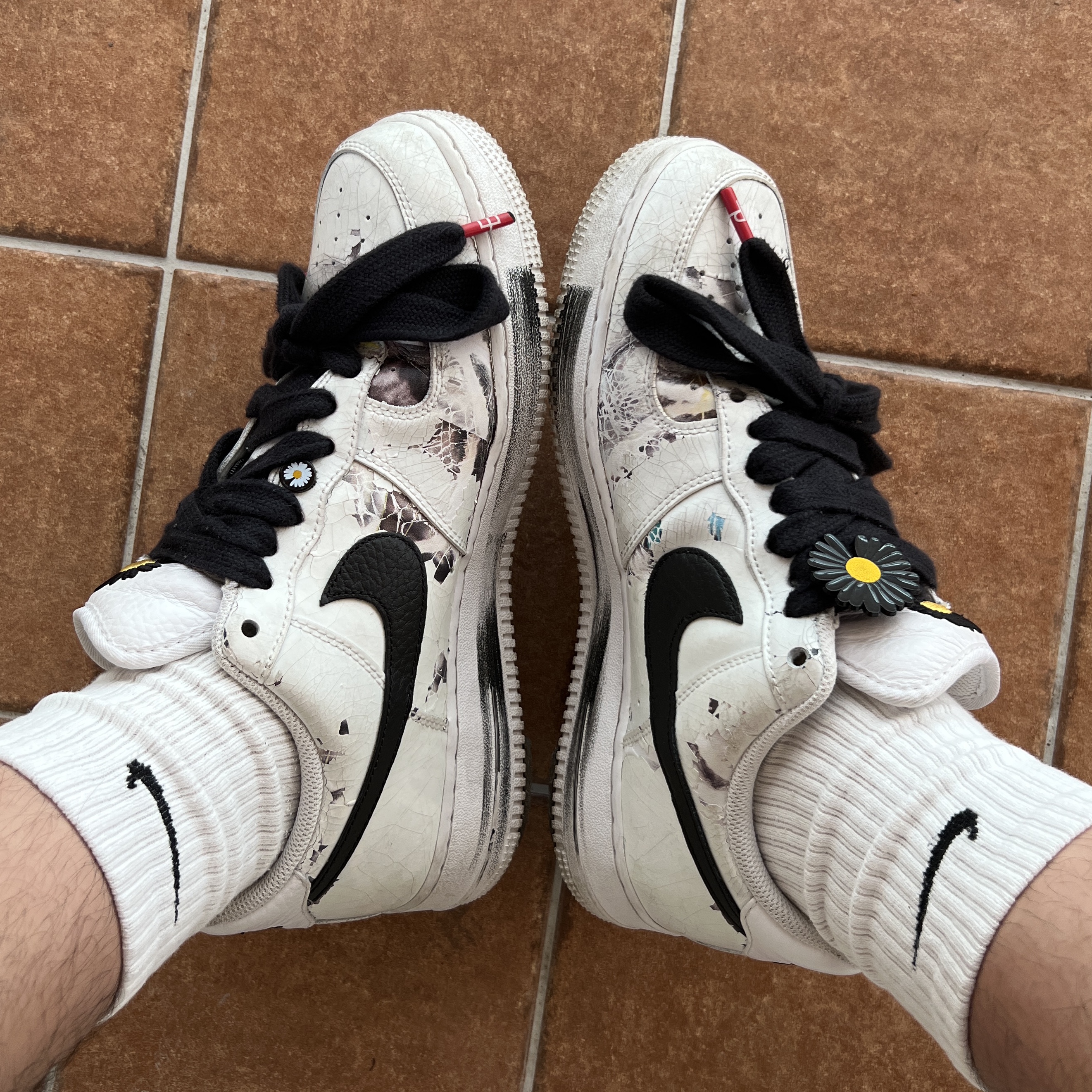 Nike x Peaceminusone Air Force 1 Low Para-Noise 2.0, Jordan 1 x Travis Scott Retro High OG SP Mocha 착용 스타일 - 1