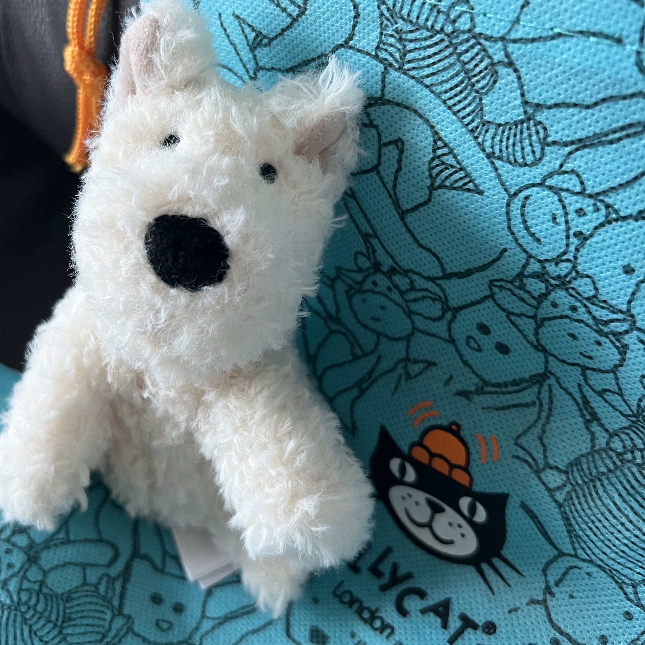 Jellycat Munro Scottie Dog Bag Charm Cream 착용 스타일 - 1