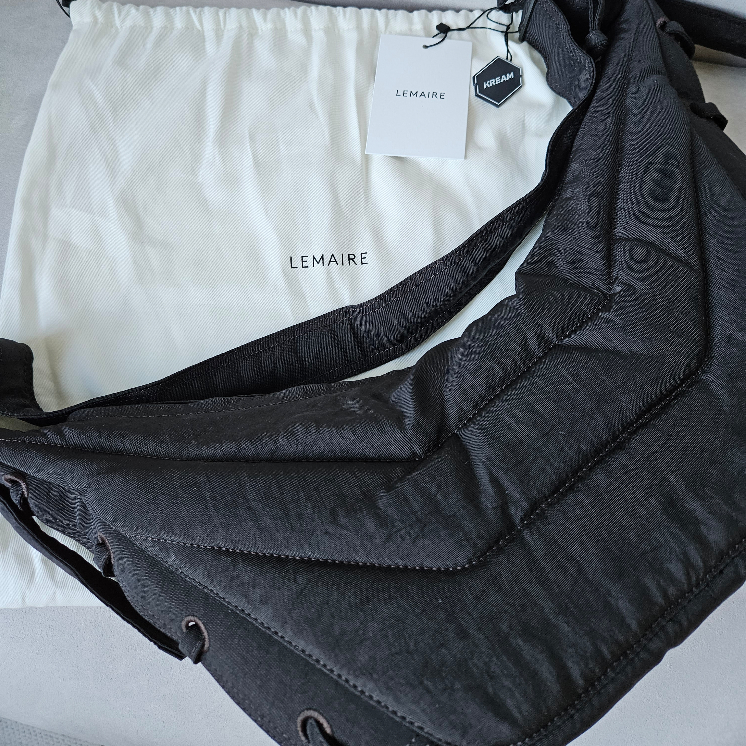 Lemaire Small Soft Game Bag Nylon Canvas Dark Chocolate 착용 스타일