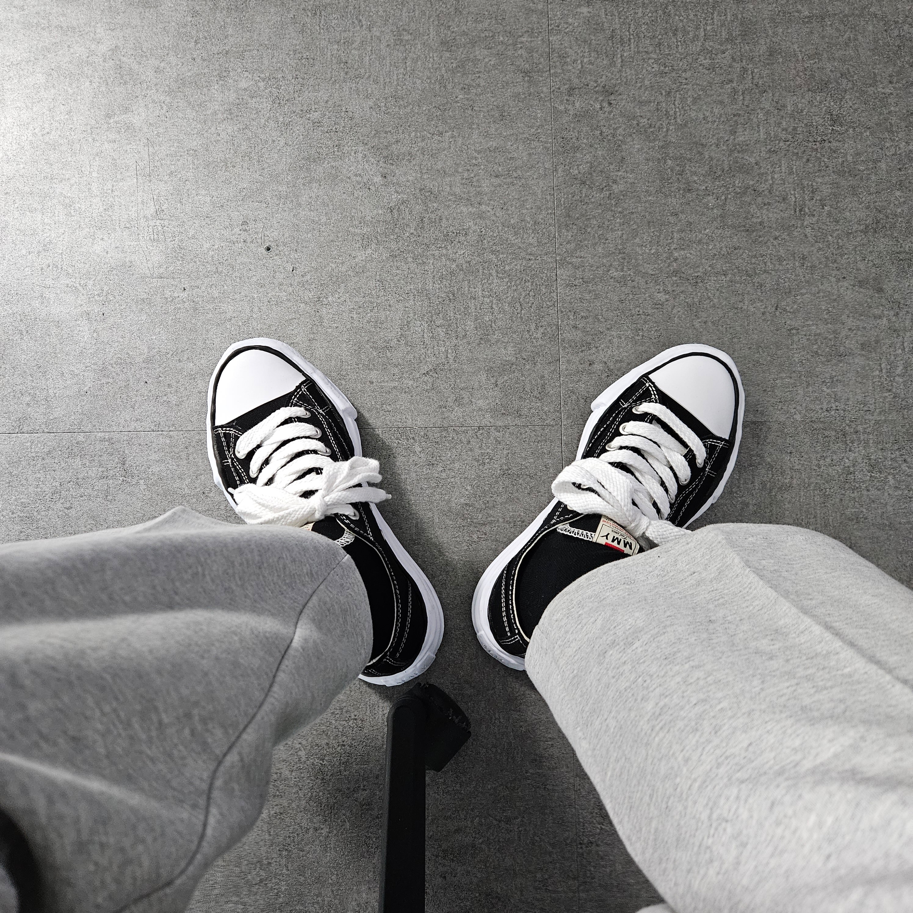 Maison Mihara Yasuhiro Peterson OG Sole Canvas Low Sneakers Black 착용 스타일