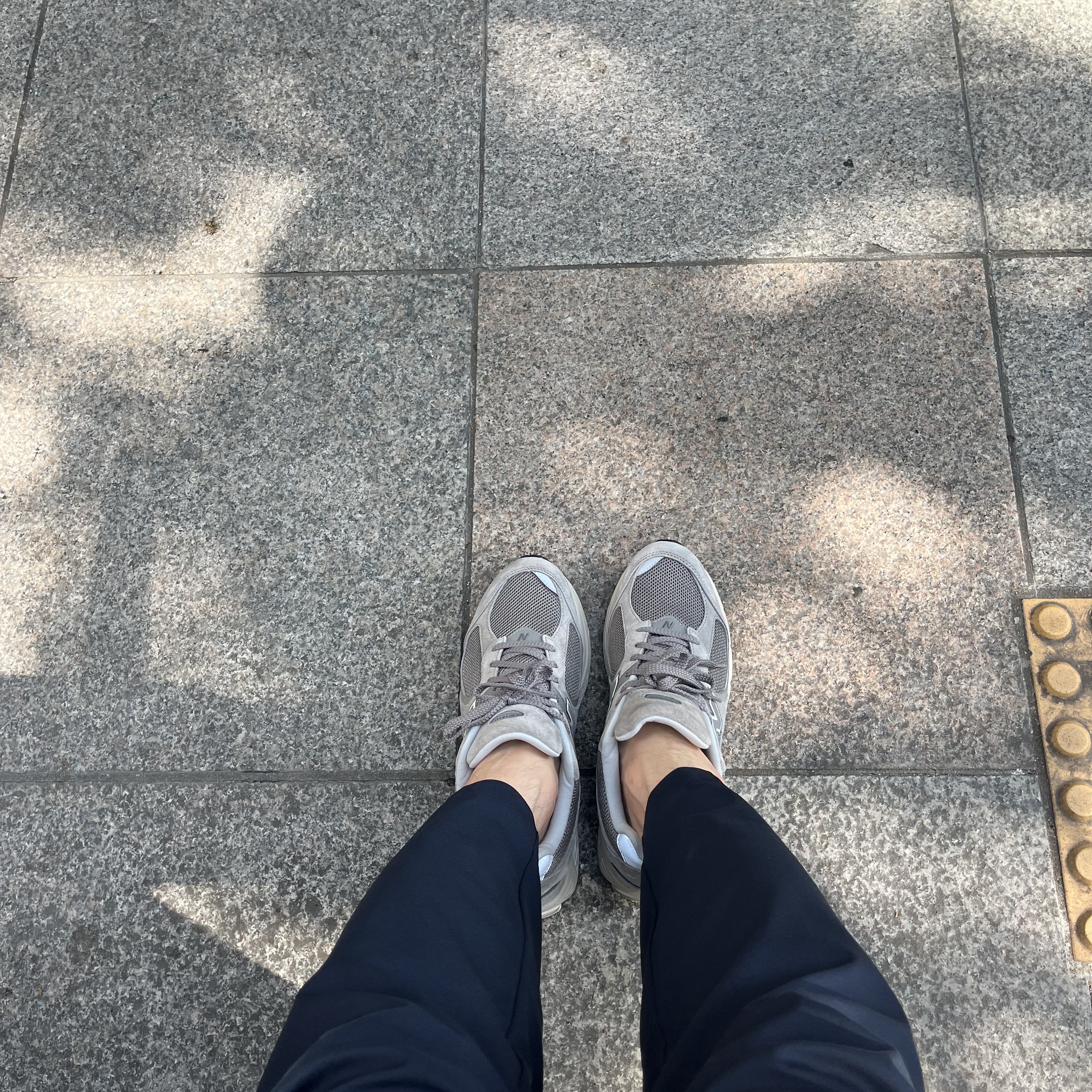 New Balance 2002R Grey 착용 스타일 - 2