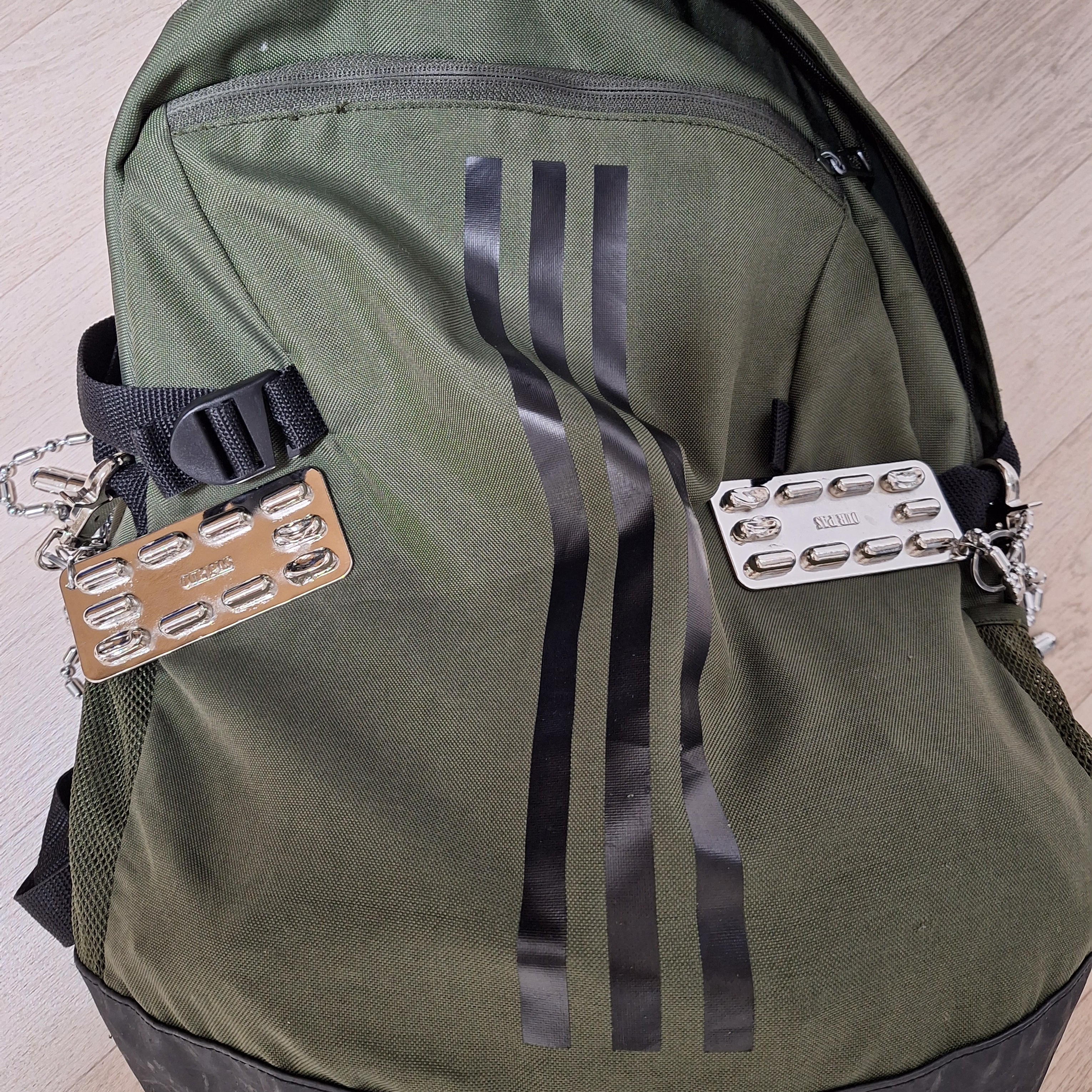 [KREAM 단독] Ourpas 067 ADHD Keychain, [KREAM 단독] Civision by CSC Hybrid Track Pants Navy 착용 스타일 - 4