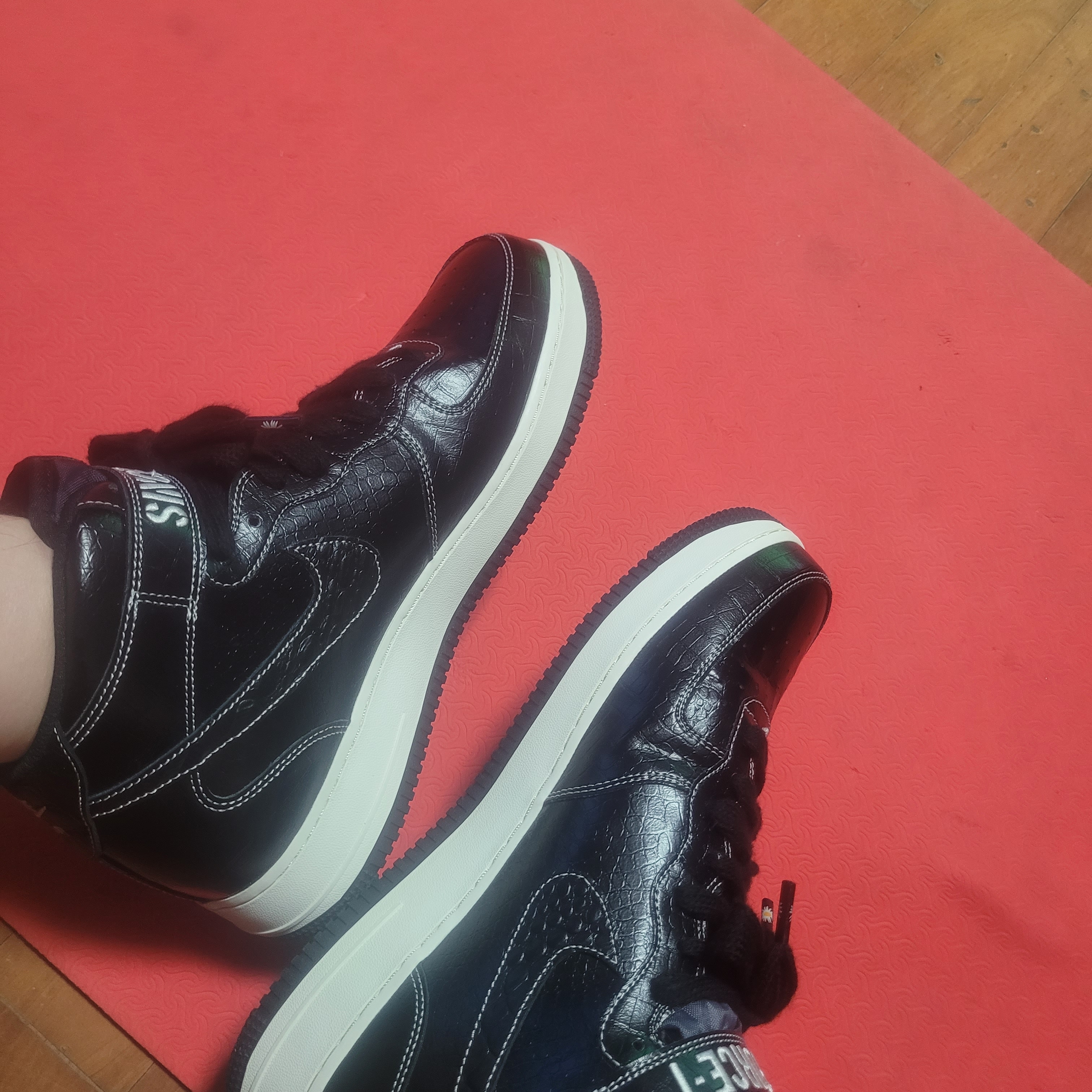 Nike Air Force 1 Mid '07 LX Our Force 1 착용 스타일