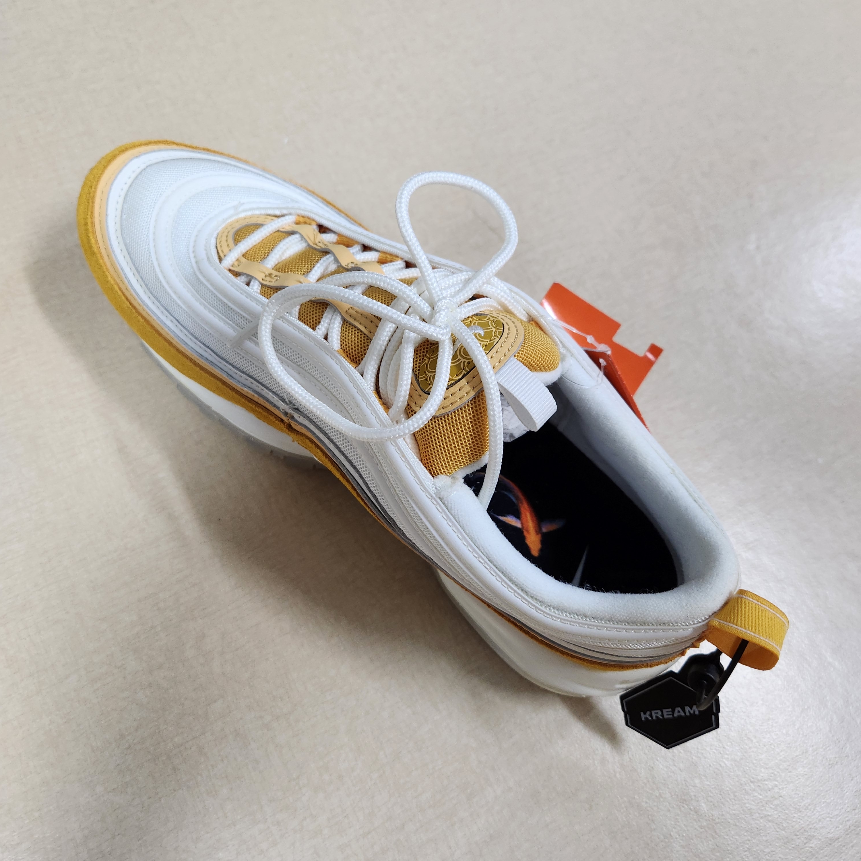 Nike Air Max 97 PRM Yellow Ochre 착용 스타일 - 1