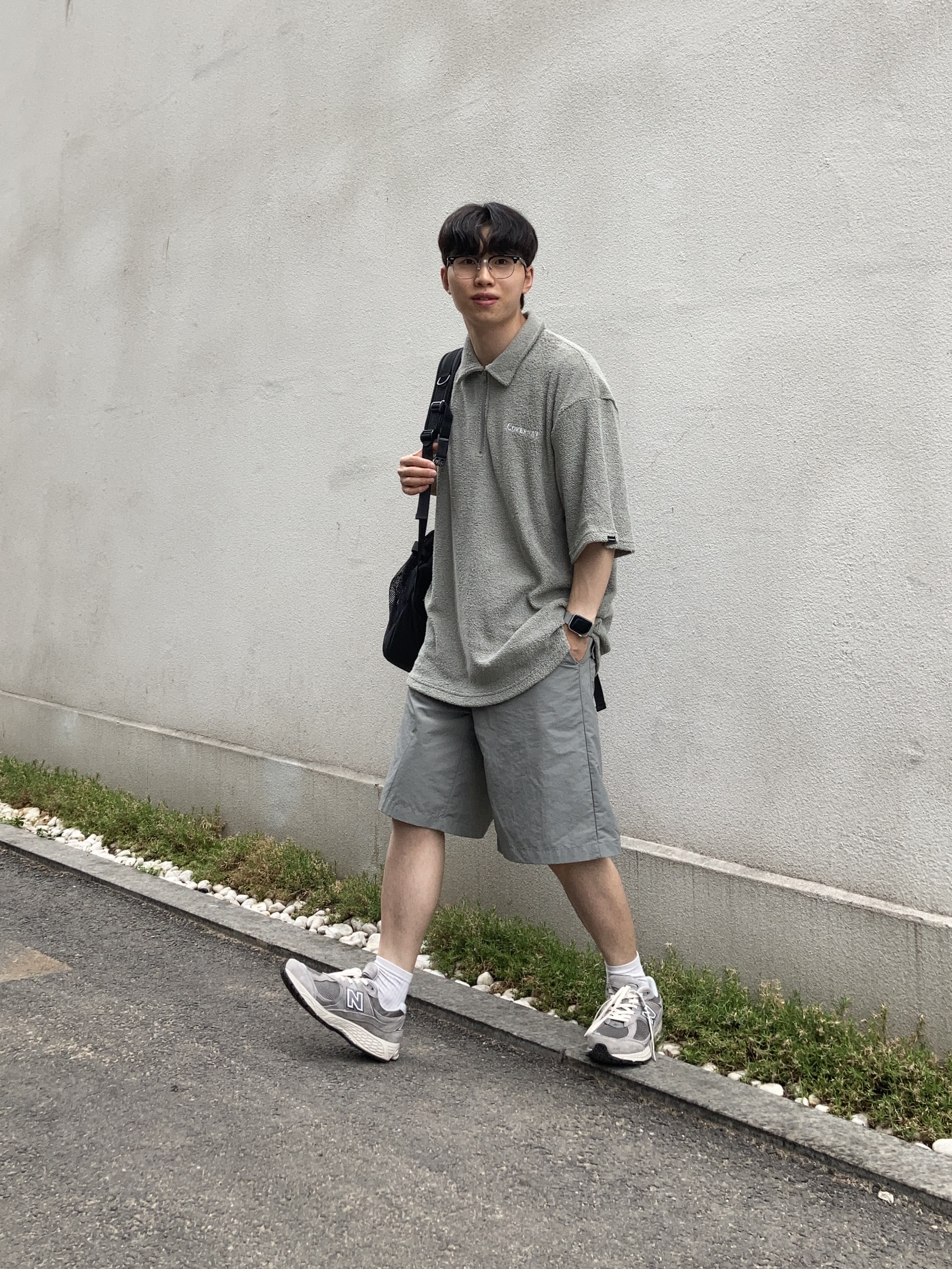 New Balance 2002R Grey 착용 스타일 - 1