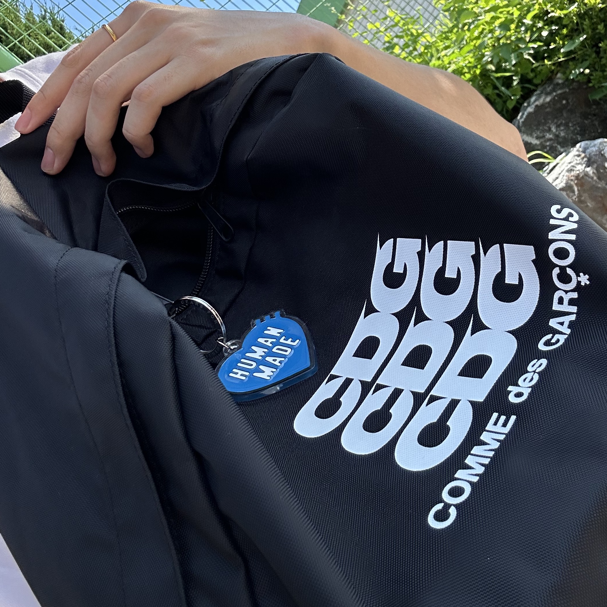 CDG Backpack Black, Human Made Acrylic Heart Keyring Blue 착용 스타일