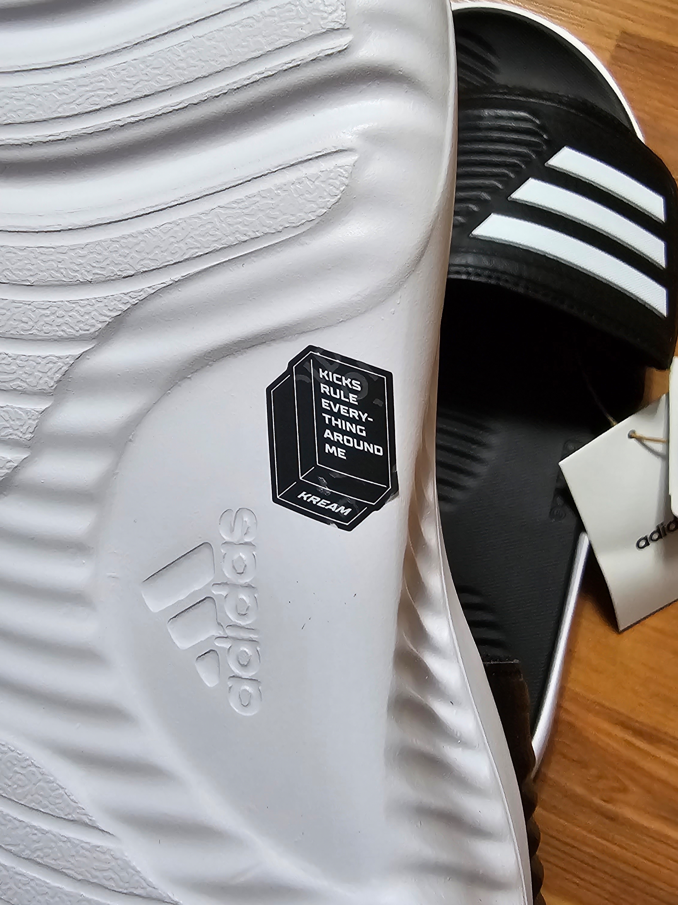 Adidas Alphabounce Slide Core Black Cloud White 착용 스타일 - 2