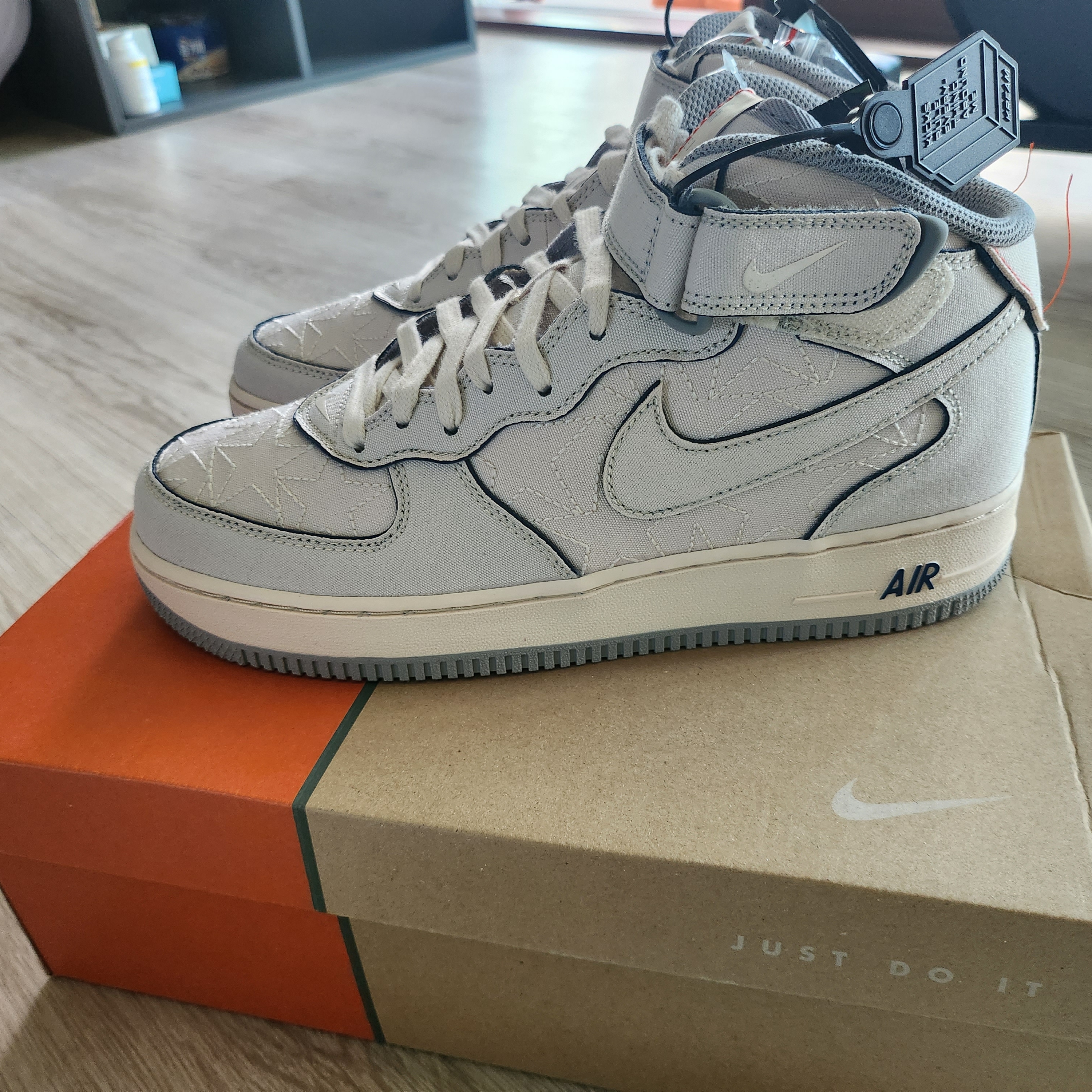 Nike Air Force 1 Mid '07 Pearl White 착용 스타일