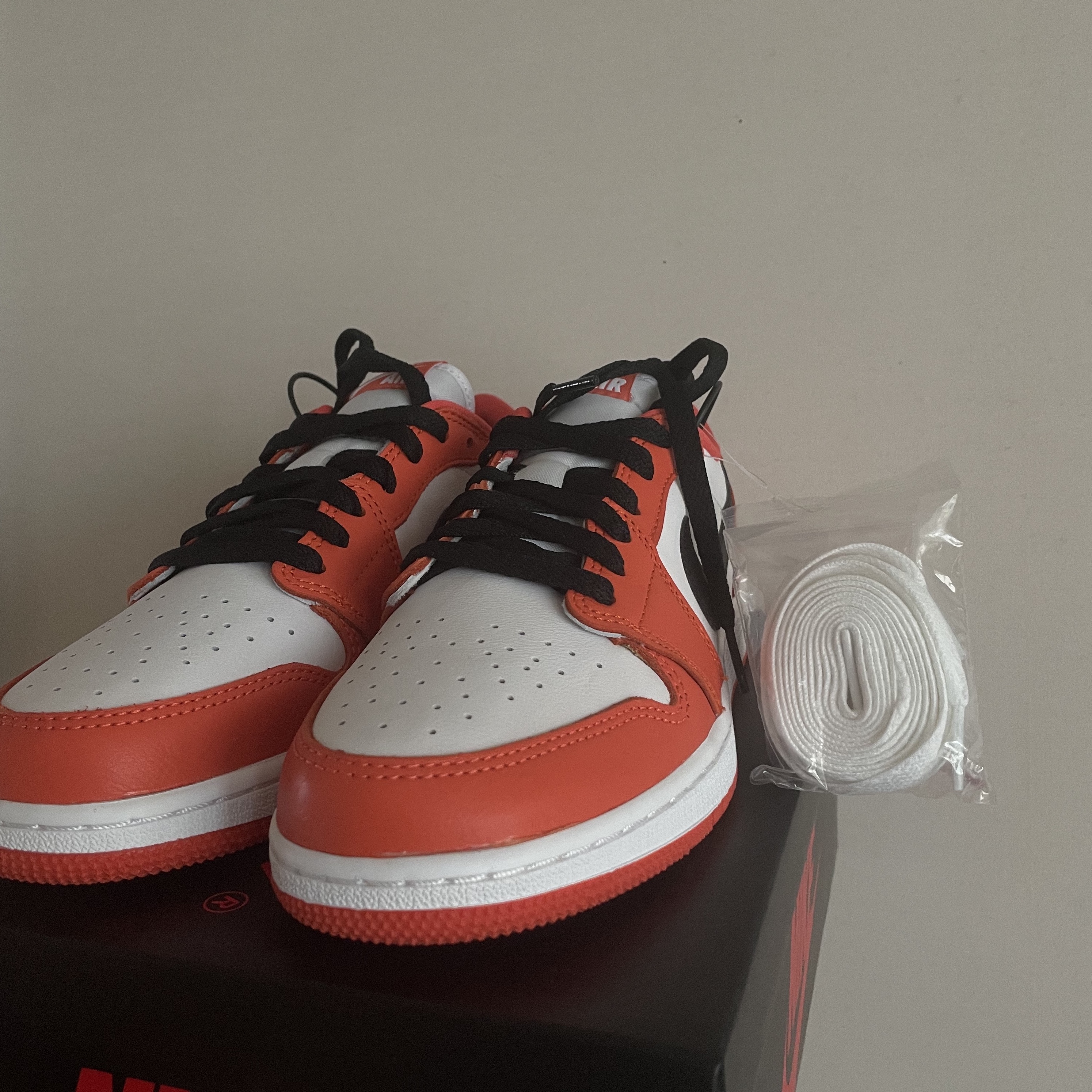(W) Jordan 1 Low OG Starfish 착용 스타일 - 1