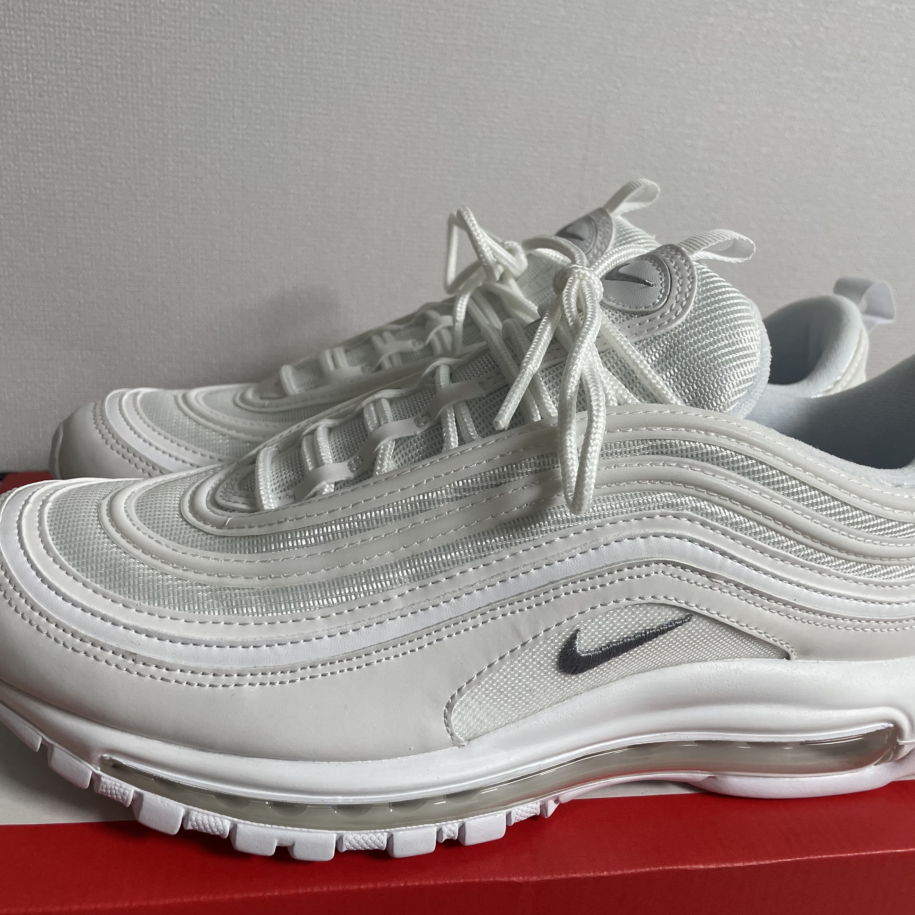 Nike Air Max 97 Triple White Wolf Grey 착용 스타일 - 2